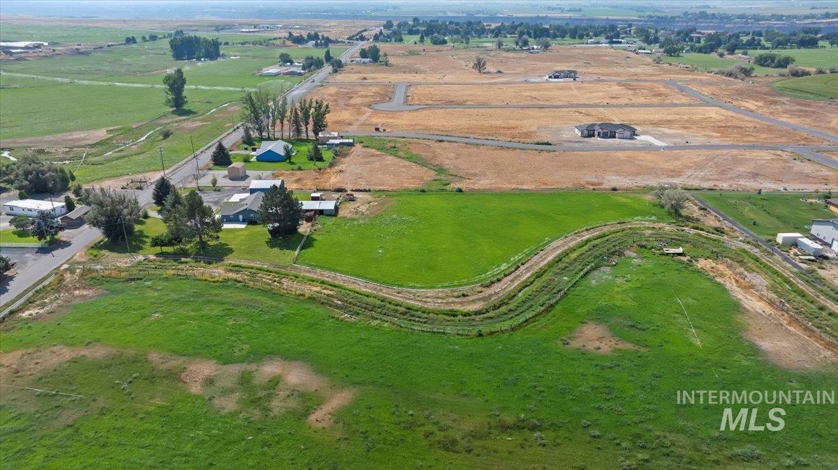 549 S 100 E, Jerome, Idaho 83338, 3 Bedrooms, 2 Bathrooms, Residential For Sale, Price $669,000,MLS 98969387