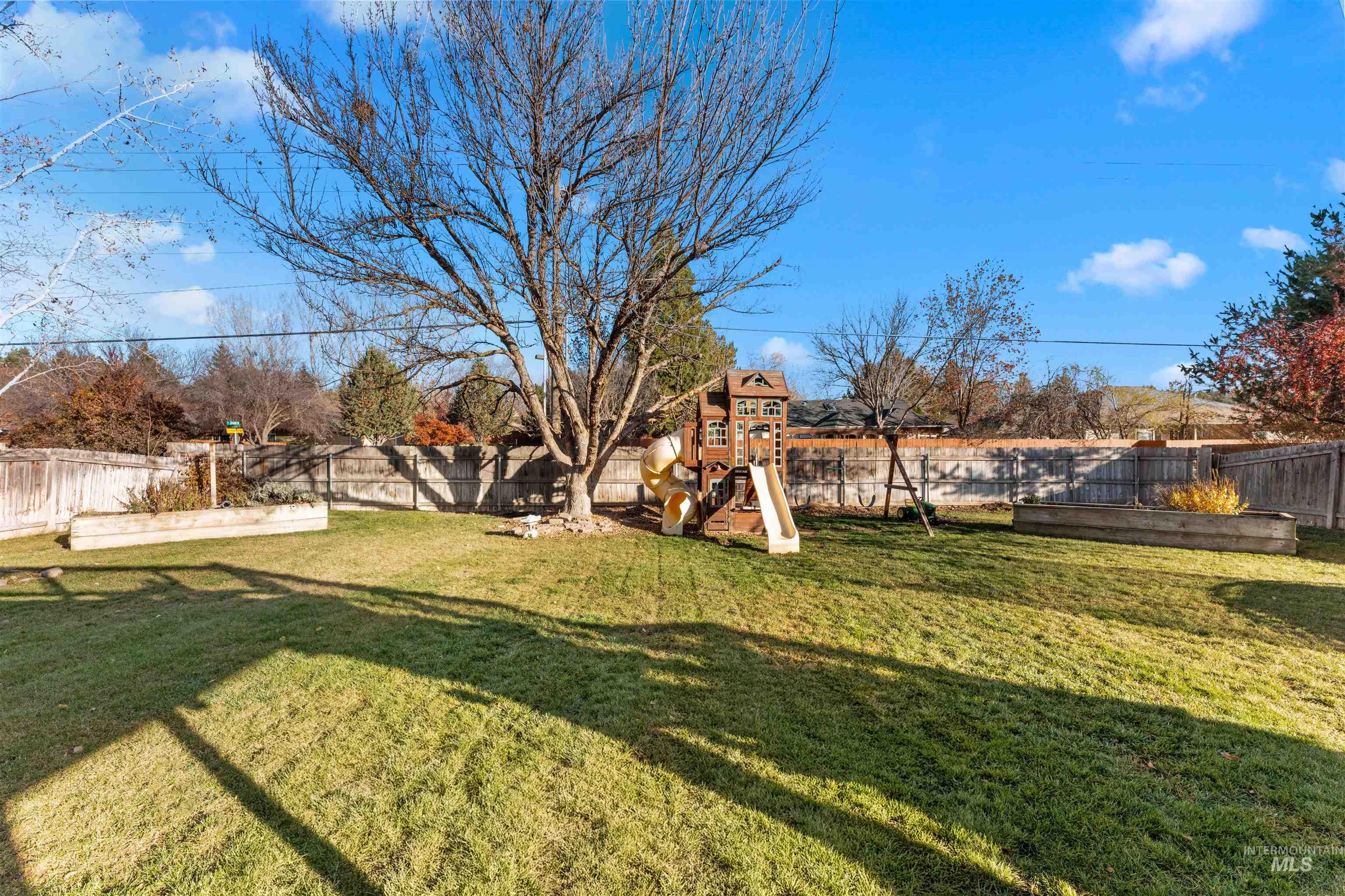 1118 N Snead Ave, Eagle, Idaho 83616, 4 Bedrooms, 3 Bathrooms, Residential For Sale, Price $614,900,MLS 98969390