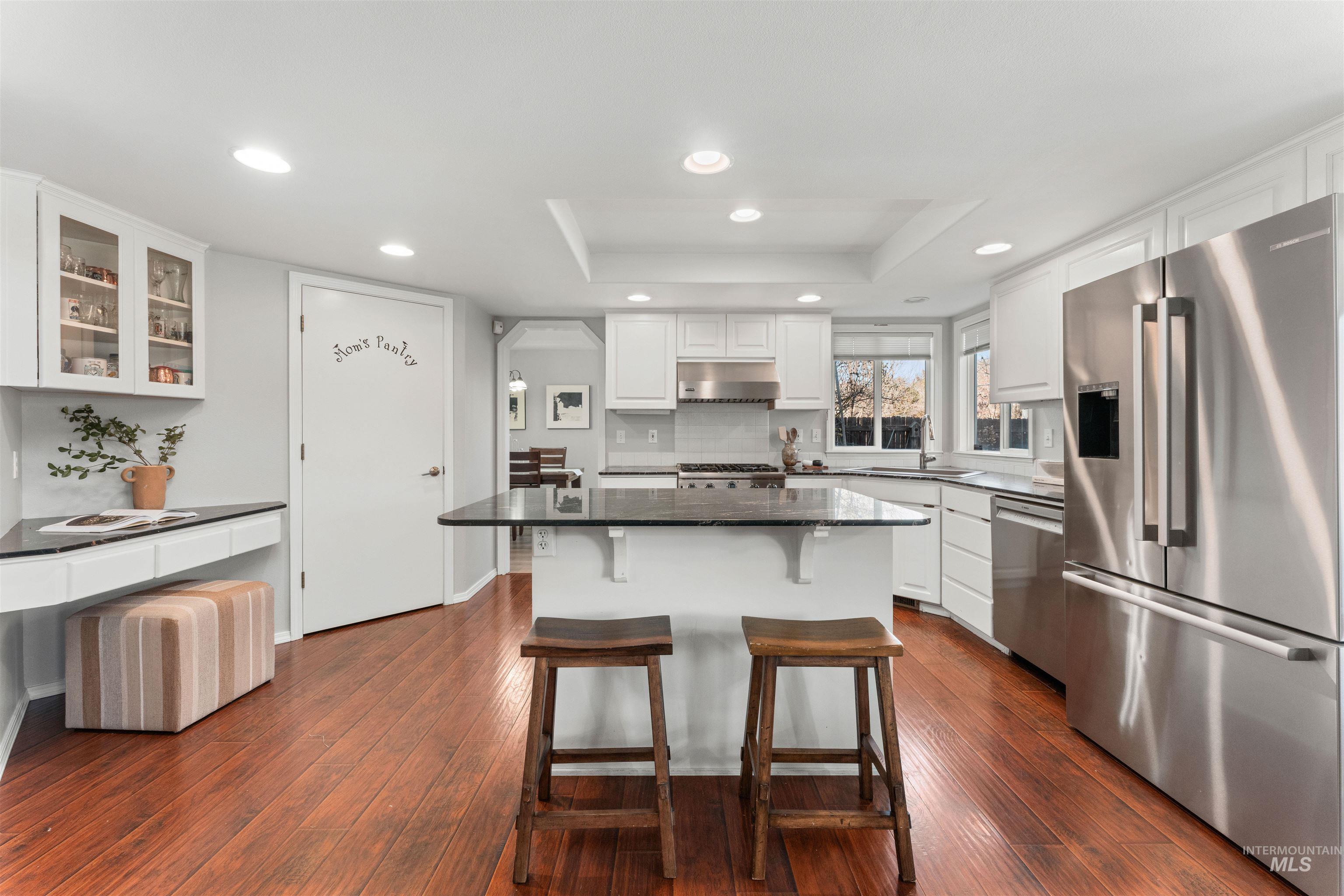 1118 N Snead Ave, Eagle, Idaho 83616, 4 Bedrooms, 3 Bathrooms, Residential For Sale, Price $614,900,MLS 98969390