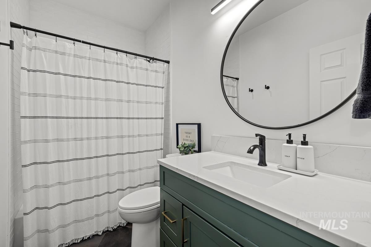 Full bathroom with a shower with curtain and vanity