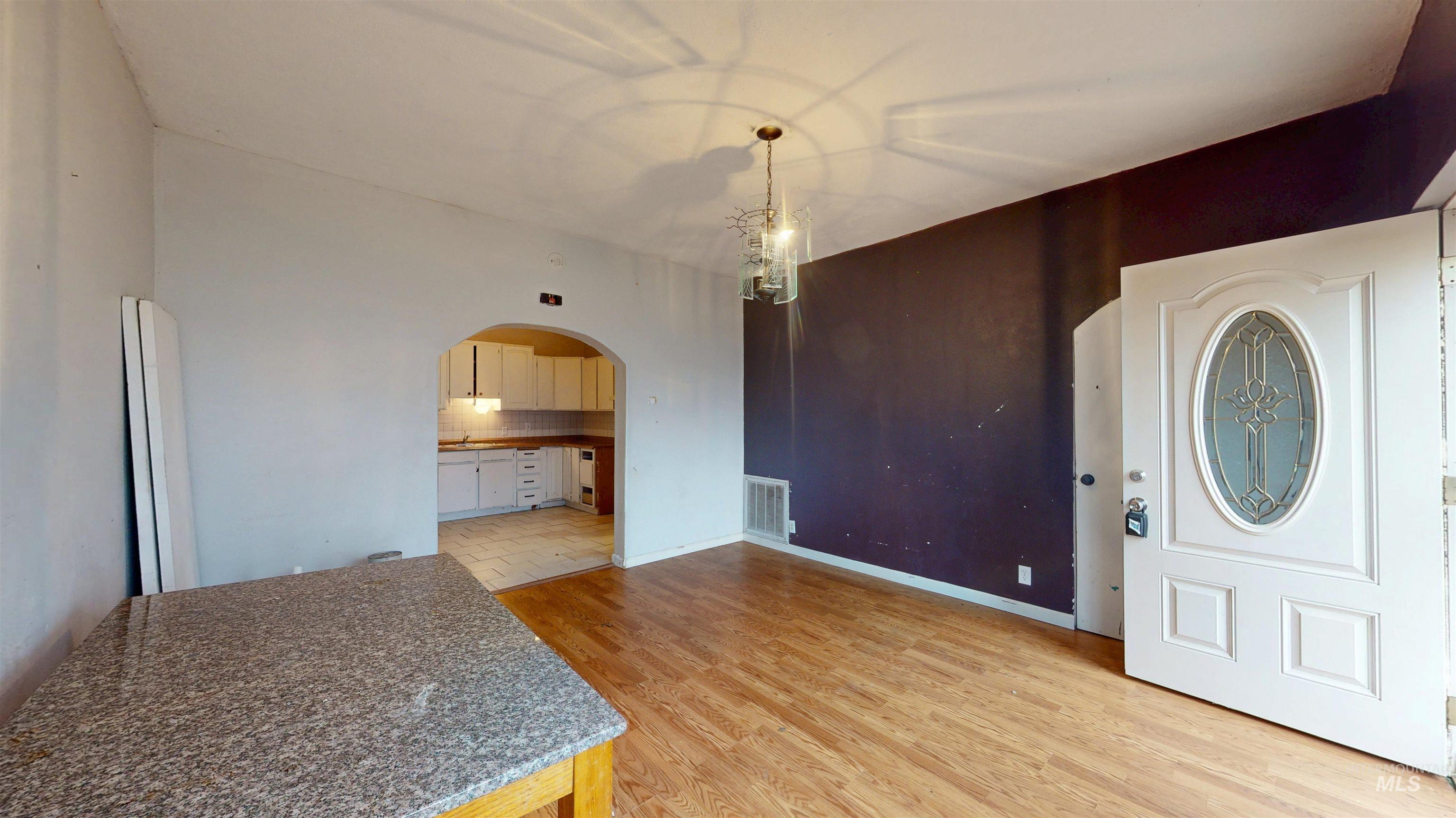 1410 S St, Heyburn, Idaho 83336, 3 Bedrooms, 1 Bathroom, Residential For Sale, Price $210,000,MLS 98969397