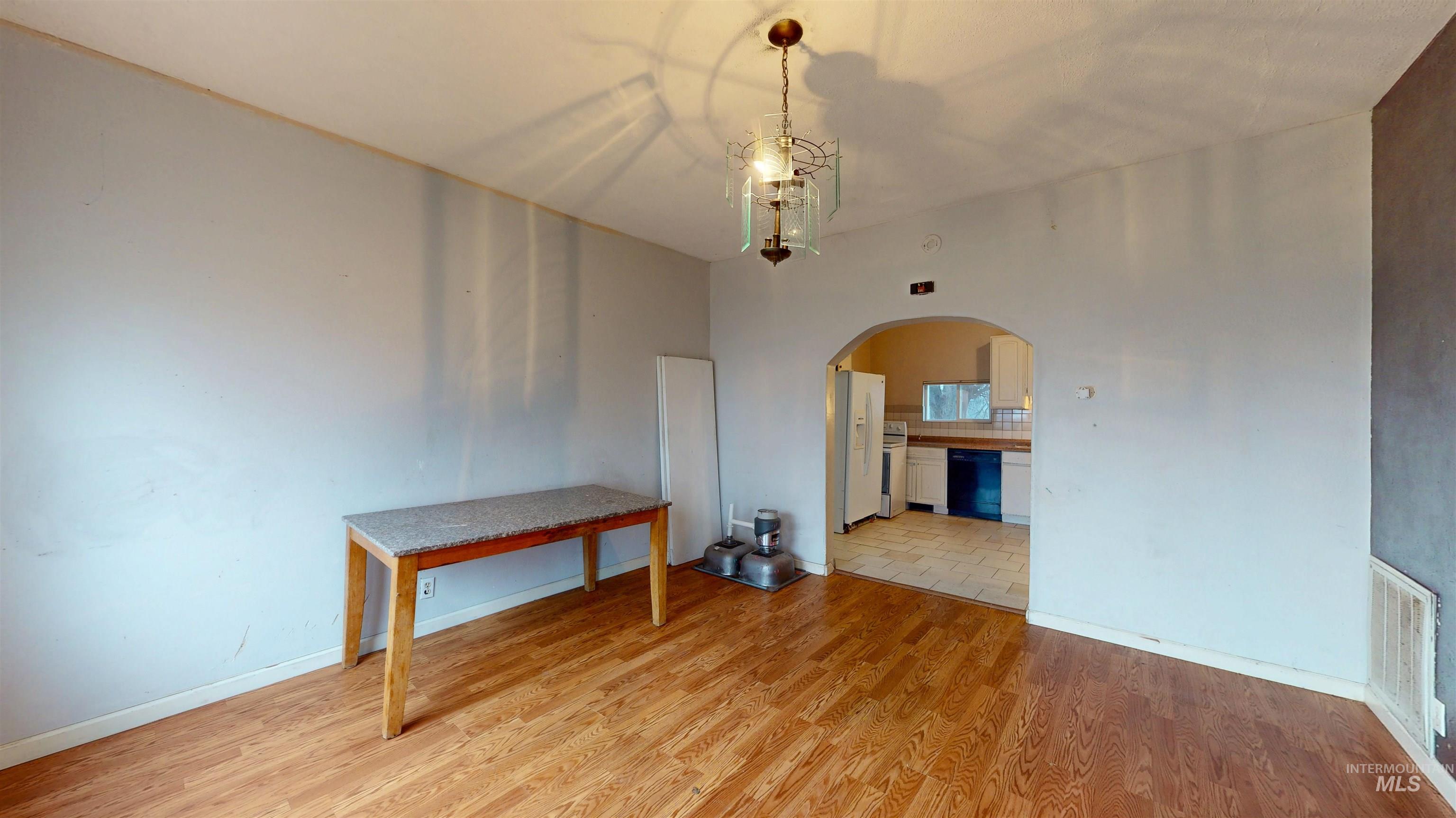 1410 S St, Heyburn, Idaho 83336, 3 Bedrooms, 1 Bathroom, Residential For Sale, Price $210,000,MLS 98969397