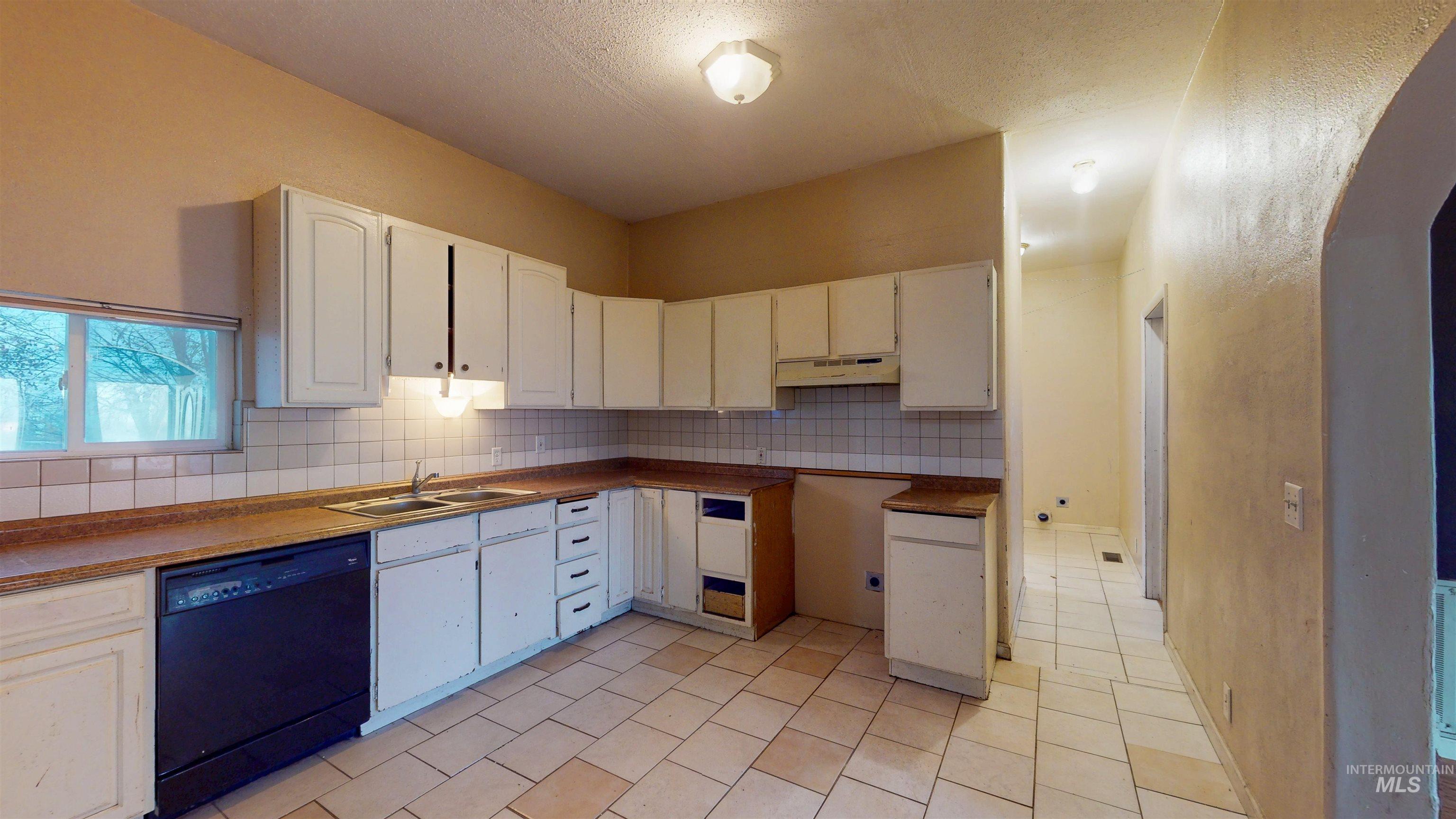 1410 S St, Heyburn, Idaho 83336, 3 Bedrooms, 1 Bathroom, Residential For Sale, Price $210,000,MLS 98969397