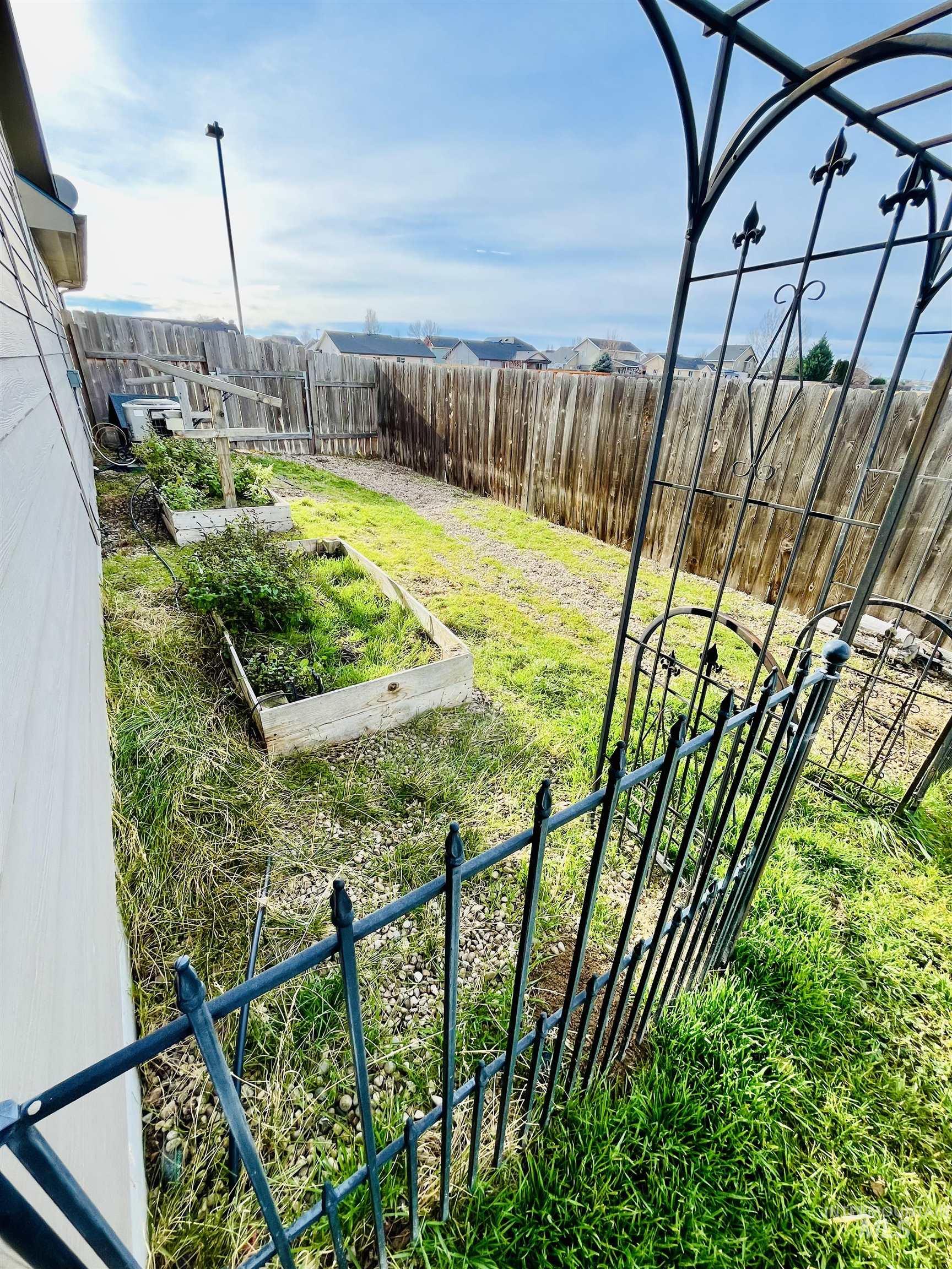 11366 W Cathedral St, Nampa, Idaho 83651, 3 Bedrooms, 2 Bathrooms, Residential For Sale, Price $375,000,MLS 98969400