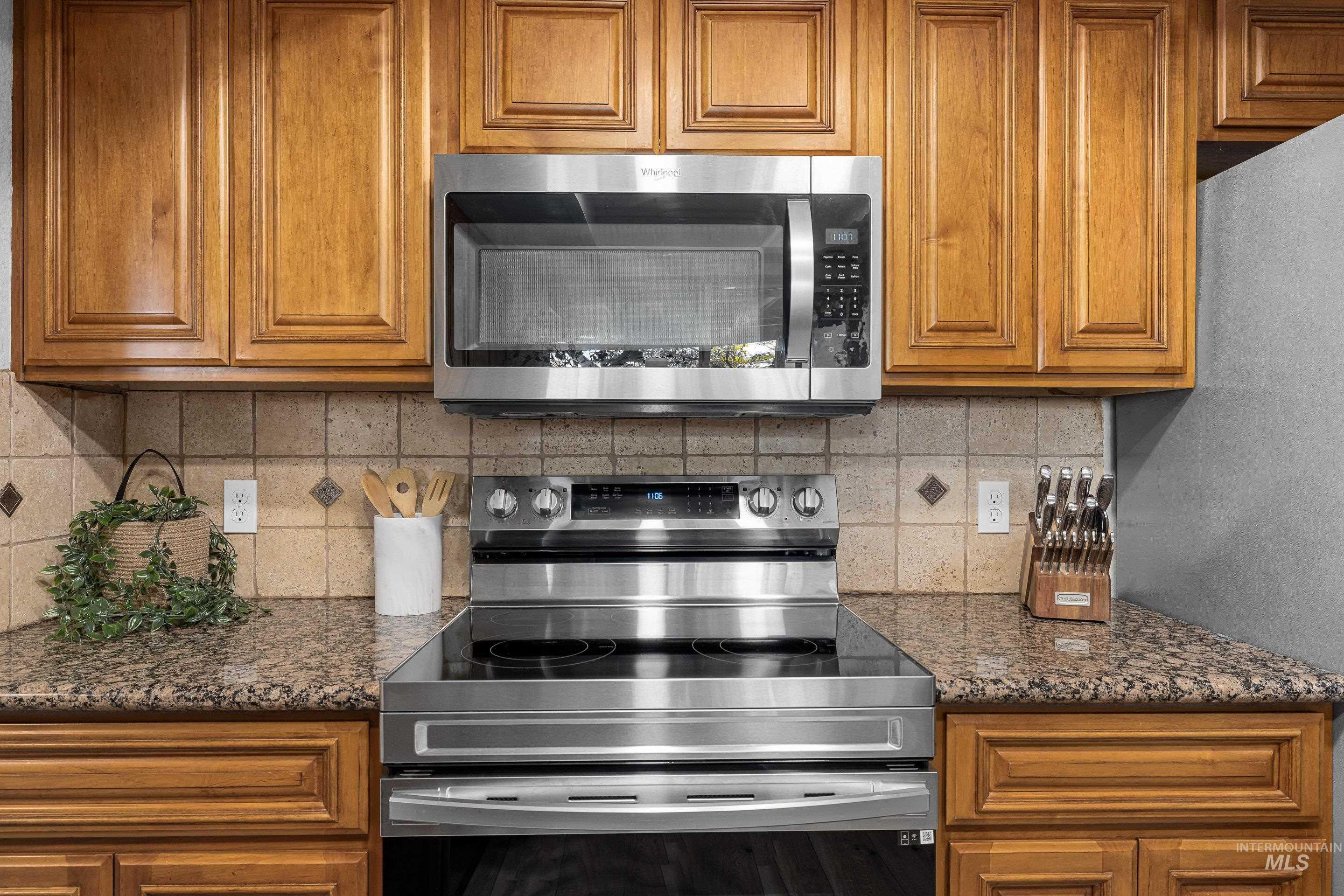 621 W Broadway Ave, Meridian, Idaho 83642, 4 Bedrooms, 3 Bathrooms, Residential For Sale, Price $550,000,MLS 98969406