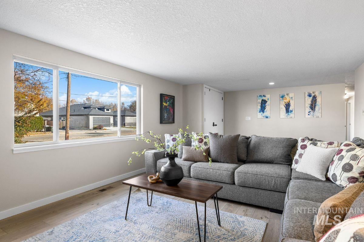 621 W Broadway Ave, Meridian, Idaho 83642, 4 Bedrooms, 3 Bathrooms, Residential For Sale, Price $550,000,MLS 98969406