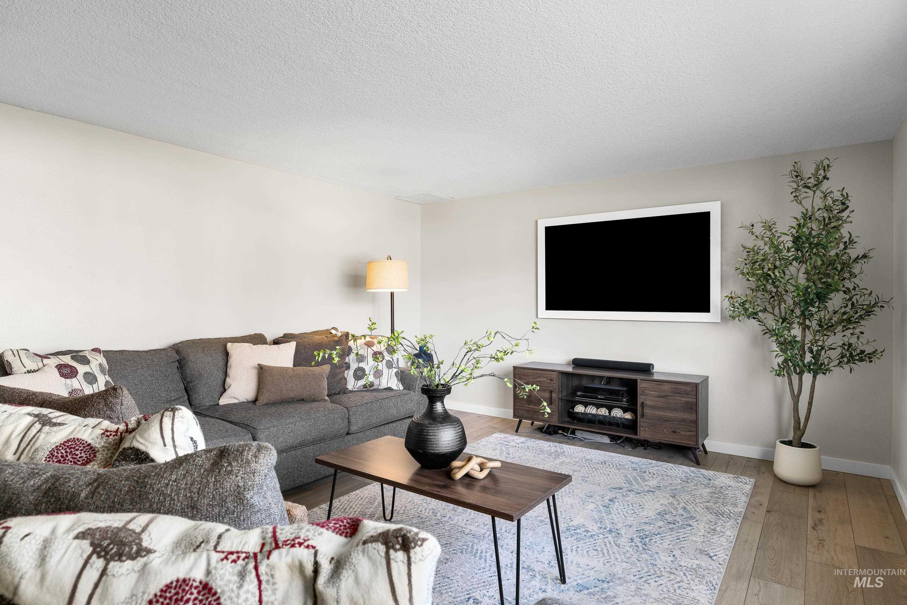 621 W Broadway Ave, Meridian, Idaho 83642, 4 Bedrooms, 3 Bathrooms, Residential For Sale, Price $550,000,MLS 98969406