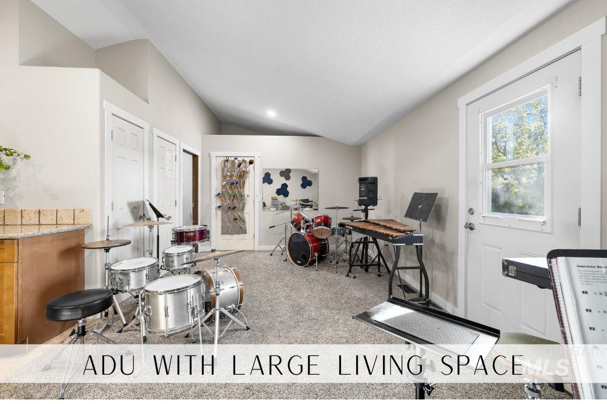 621 W Broadway Ave, Meridian, Idaho 83642, 4 Bedrooms, 3 Bathrooms, Residential For Sale, Price $550,000,MLS 98969406