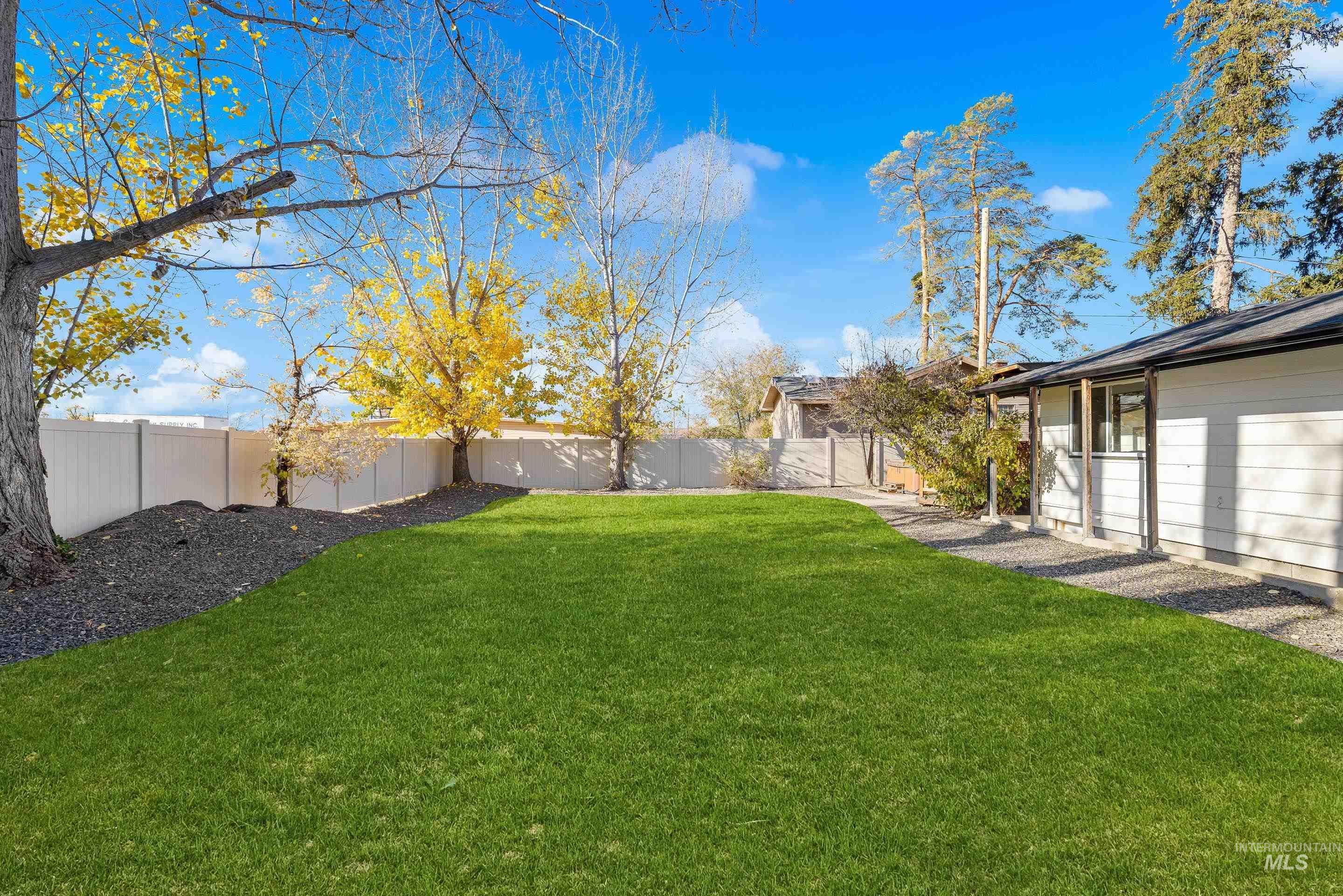 621 W Broadway Ave, Meridian, Idaho 83642, 4 Bedrooms, 3 Bathrooms, Residential For Sale, Price $550,000,MLS 98969406