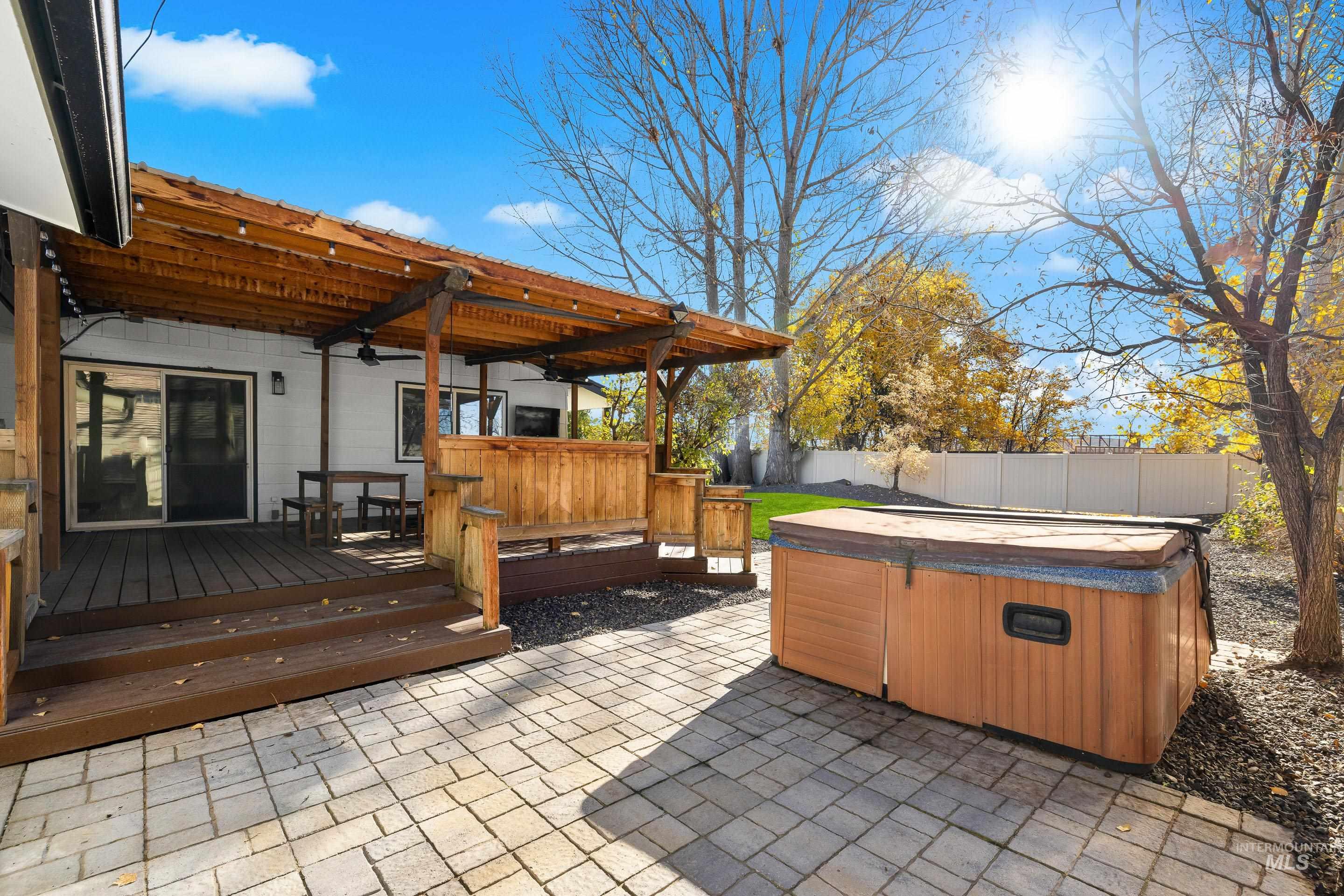 621 W Broadway Ave, Meridian, Idaho 83642, 4 Bedrooms, 3 Bathrooms, Residential For Sale, Price $550,000,MLS 98969406