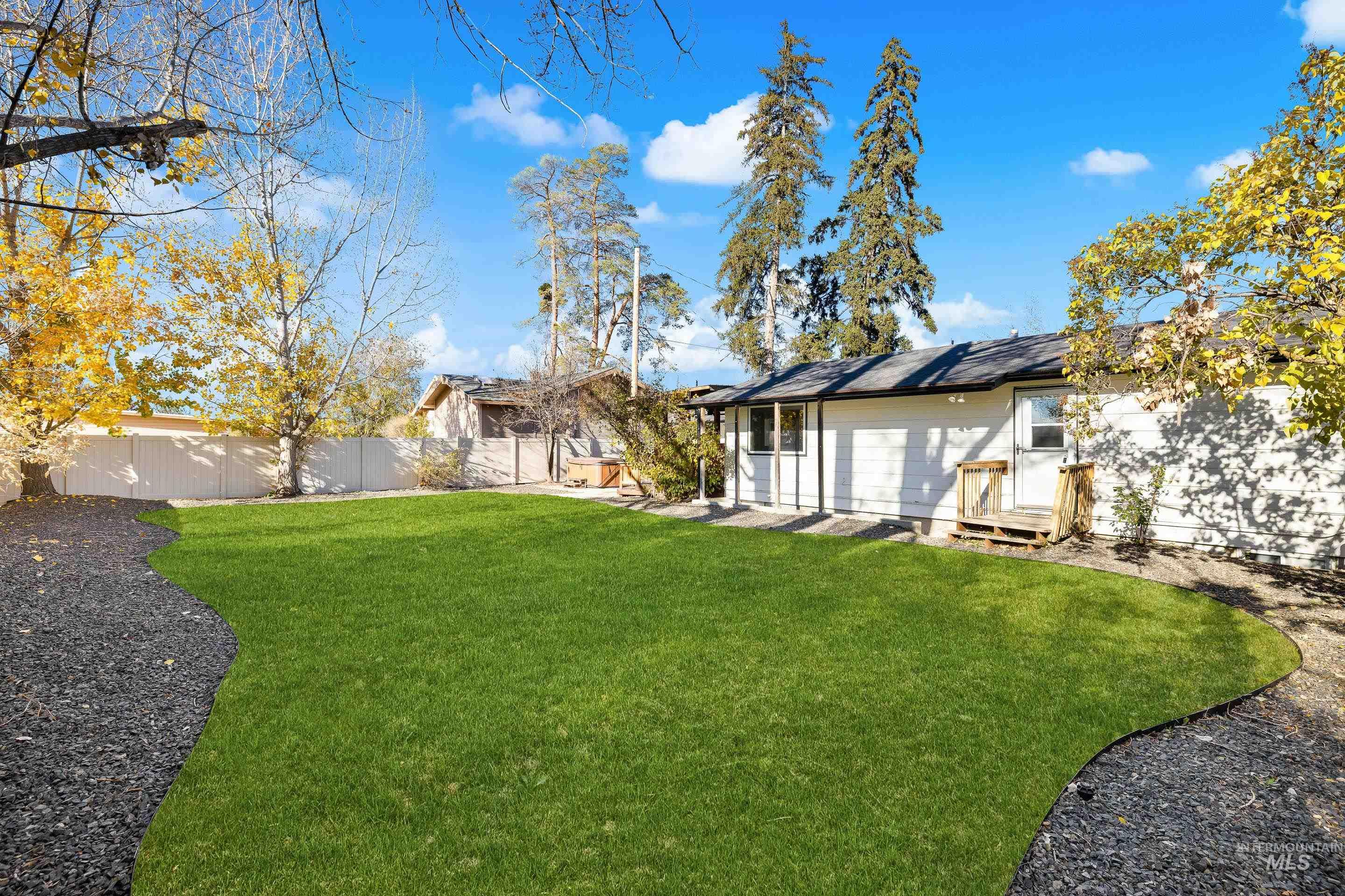 621 W Broadway Ave, Meridian, Idaho 83642, 4 Bedrooms, 3 Bathrooms, Residential For Sale, Price $550,000,MLS 98969406