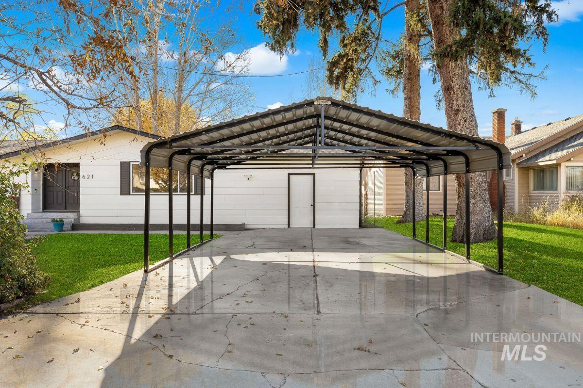 621 W Broadway Ave, Meridian, Idaho 83642, 4 Bedrooms, 3 Bathrooms, Residential For Sale, Price $550,000,MLS 98969406