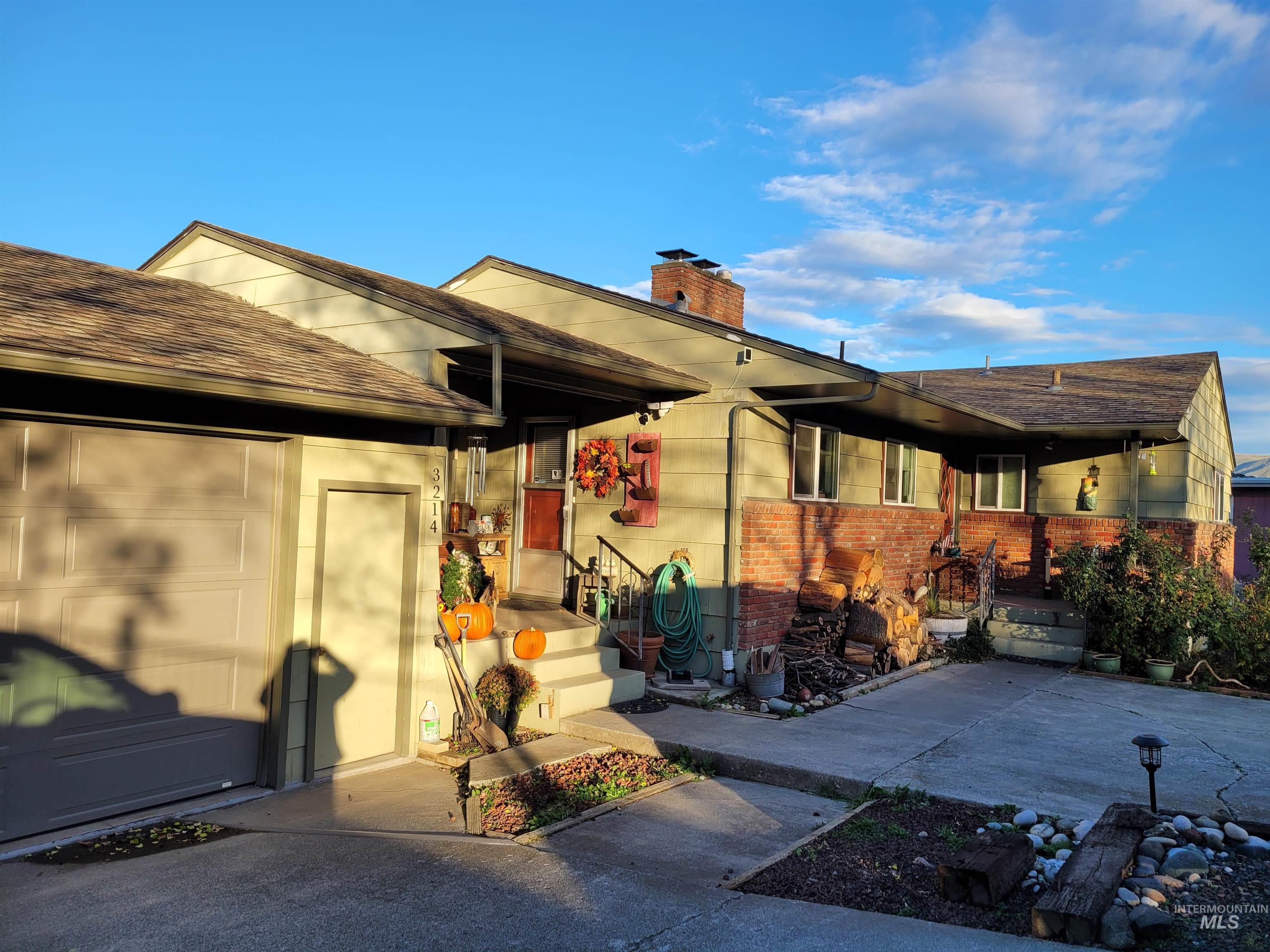 3214 Meadowlark Drive, Lewiston, Idaho 83501, 5 Bedrooms, 3 Bathrooms, Residential For Sale, Price $489,000,MLS 98969408