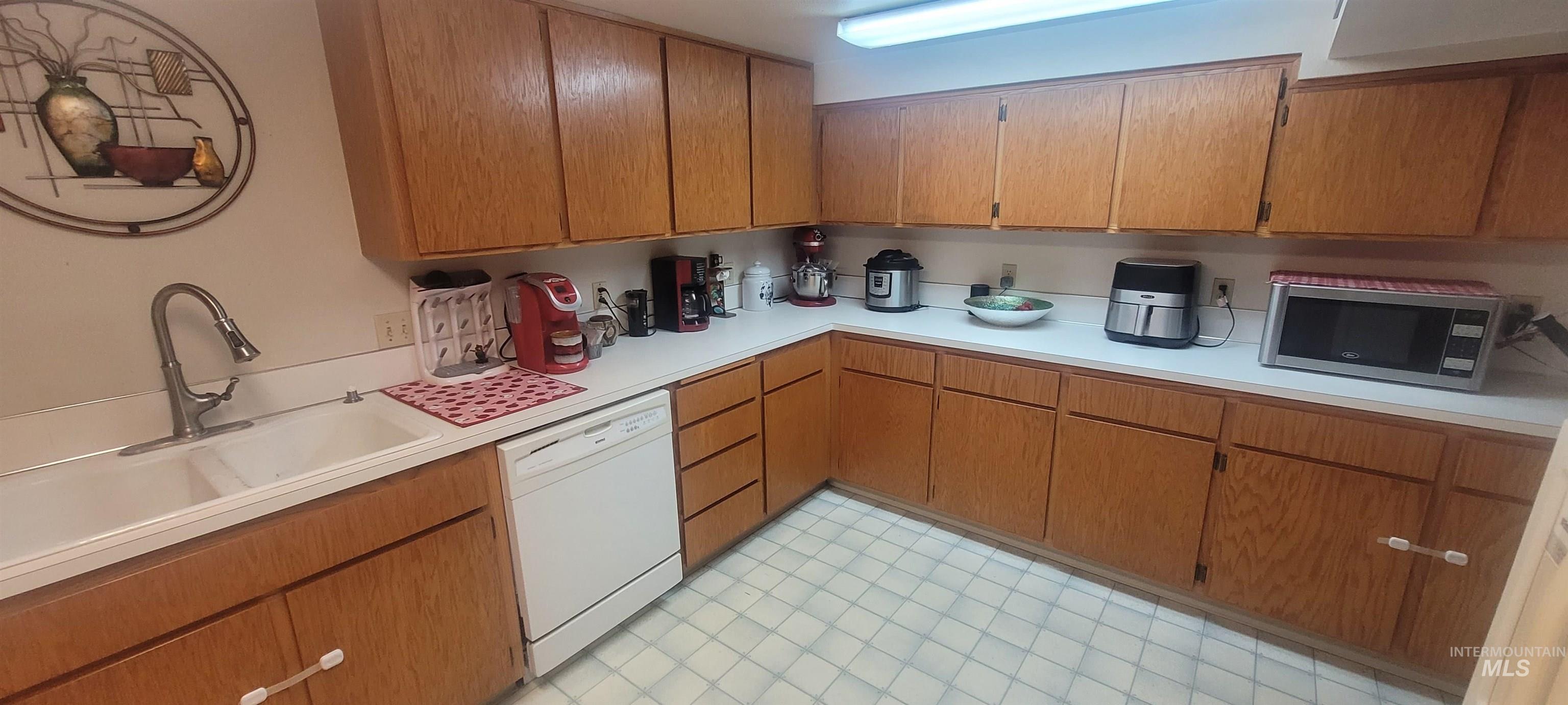 3214 Meadowlark Drive, Lewiston, Idaho 83501, 5 Bedrooms, 3 Bathrooms, Residential For Sale, Price $489,000,MLS 98969408