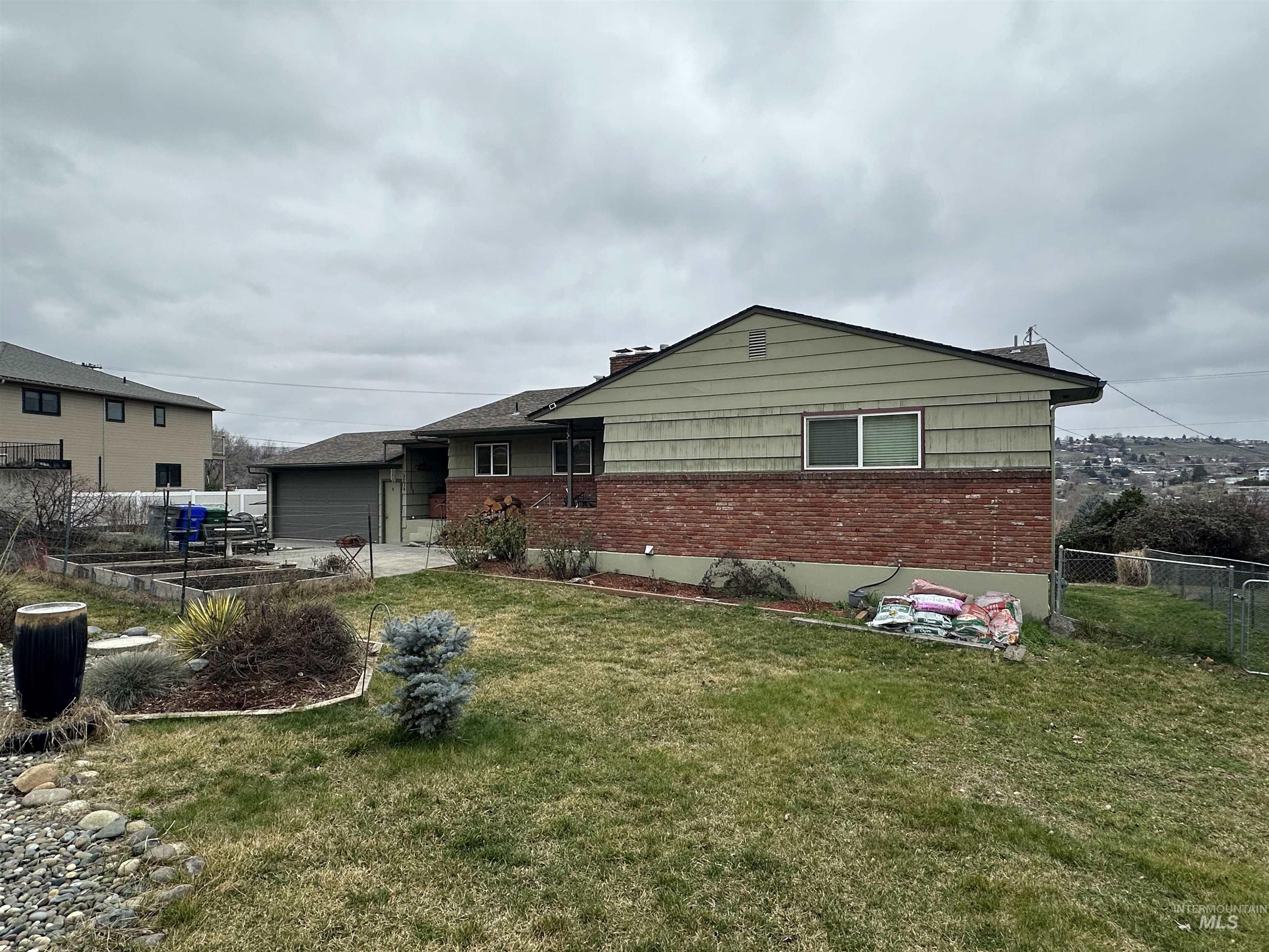 3214 Meadowlark Drive, Lewiston, Idaho 83501, 5 Bedrooms, 3 Bathrooms, Residential For Sale, Price $489,000,MLS 98969408