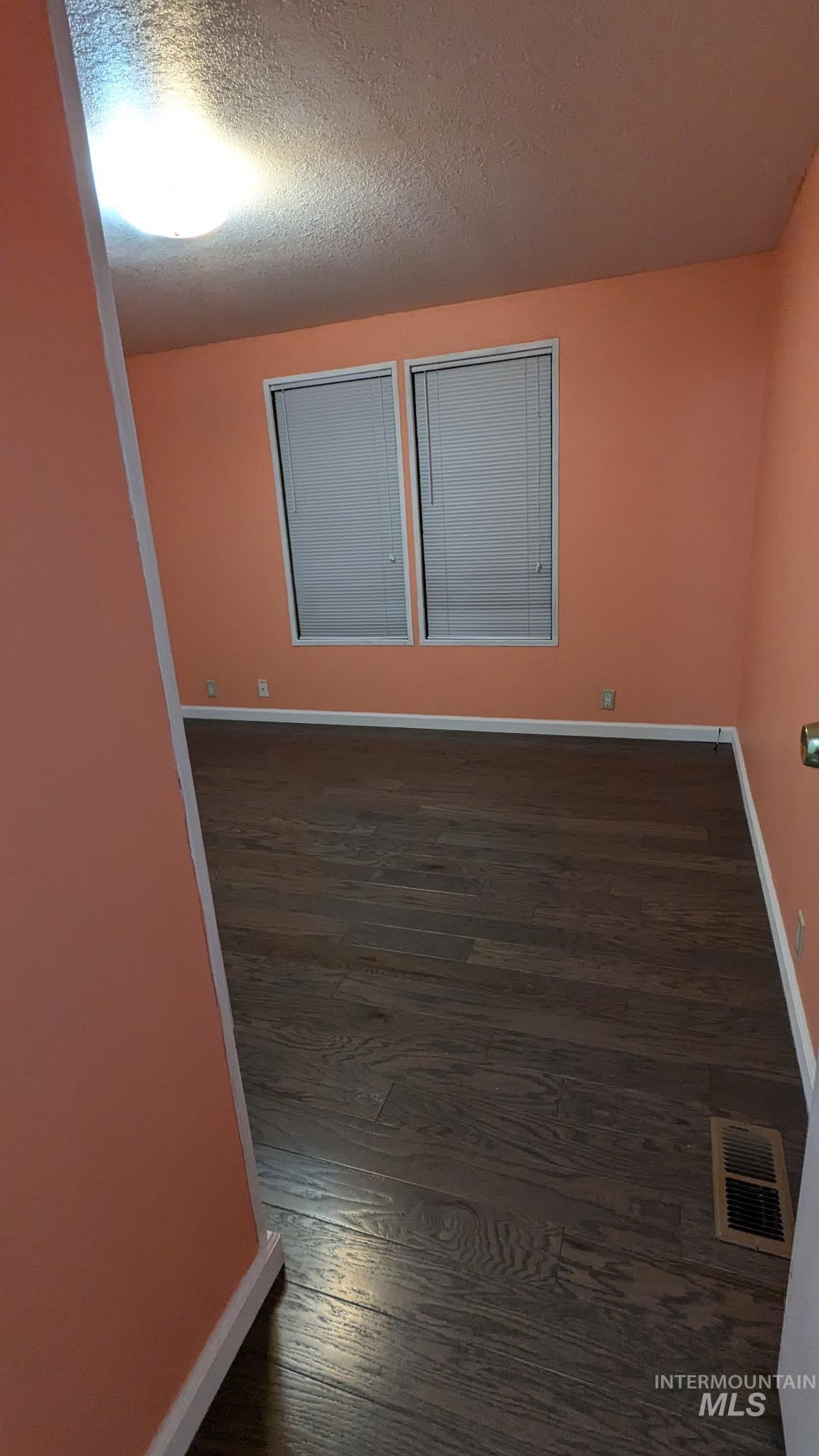 692 NW 15th St, Meridian, Idaho 83642, 3 Bedrooms, 2 Bathrooms, Residential For Sale, Price $270,000,MLS 98969411