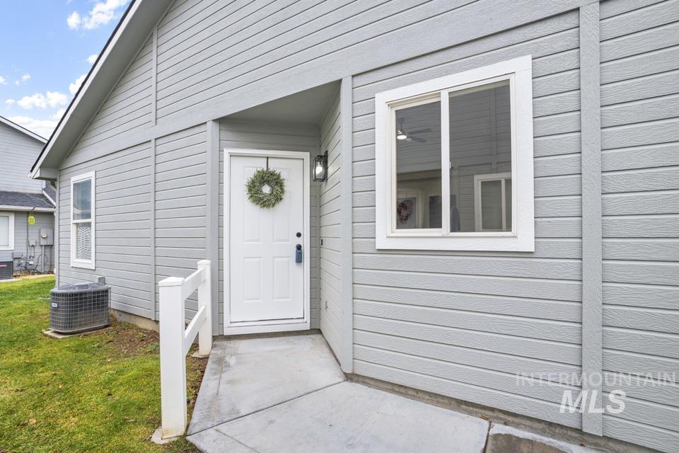 1026 E Hawaii, Nampa, Idaho 83686, 2 Bedrooms, 2 Bathrooms, Residential For Sale, Price $314,950,MLS 98969414