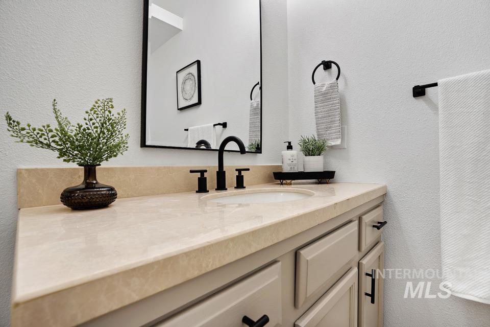 1026 E Hawaii, Nampa, Idaho 83686, 2 Bedrooms, 2 Bathrooms, Residential For Sale, Price $314,950,MLS 98969414