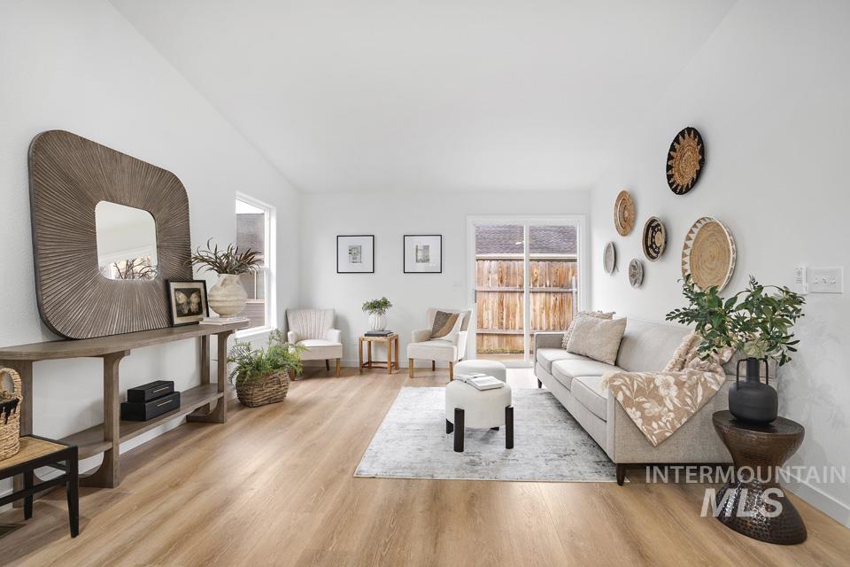 1026 E Hawaii, Nampa, Idaho 83686, 2 Bedrooms, 2 Bathrooms, Residential For Sale, Price $314,950,MLS 98969414