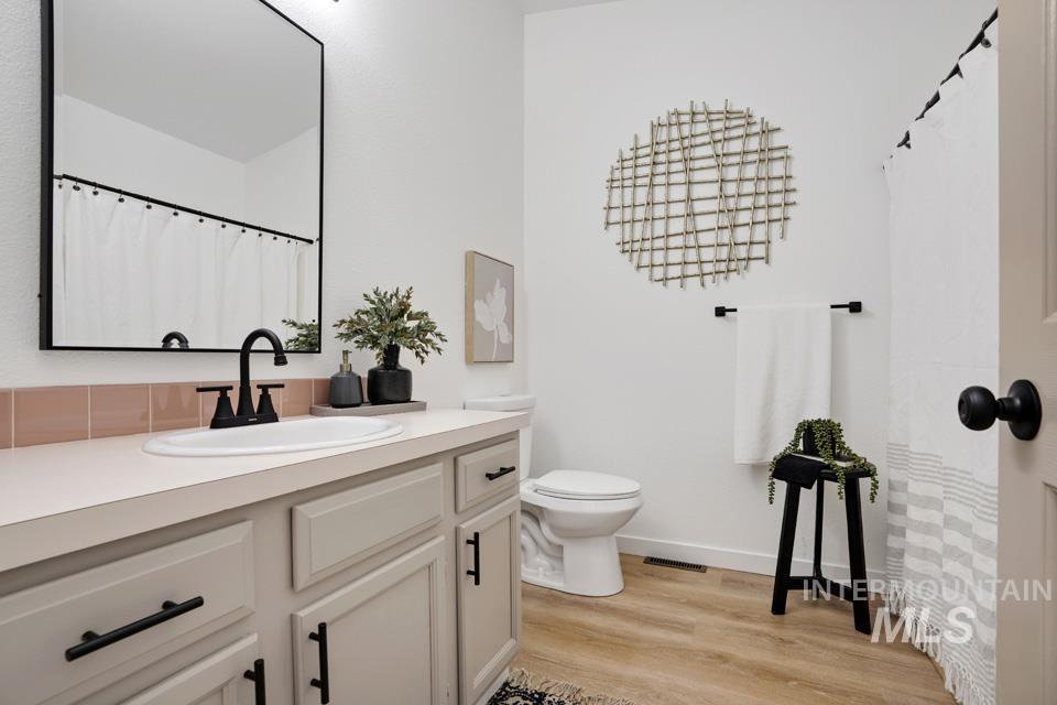 1026 E Hawaii, Nampa, Idaho 83686, 2 Bedrooms, 2 Bathrooms, Residential For Sale, Price $314,950,MLS 98969414