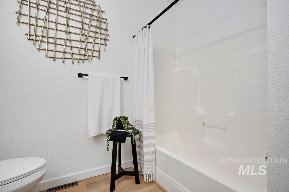 1026 E Hawaii, Nampa, Idaho 83686, 2 Bedrooms, 2 Bathrooms, Residential For Sale, Price $314,950,MLS 98969414