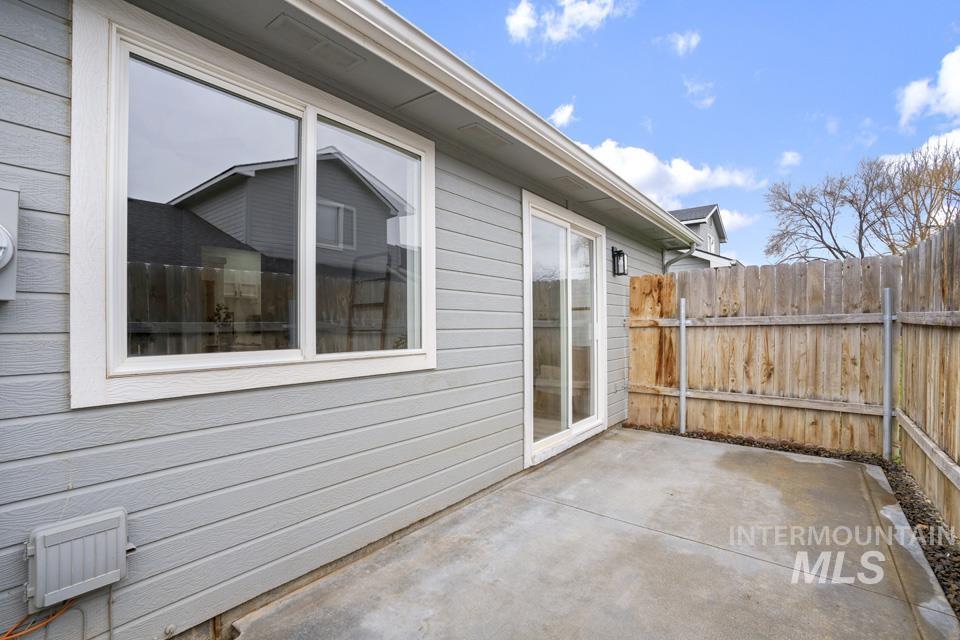 1026 E Hawaii, Nampa, Idaho 83686, 2 Bedrooms, 2 Bathrooms, Residential For Sale, Price $314,950,MLS 98969414