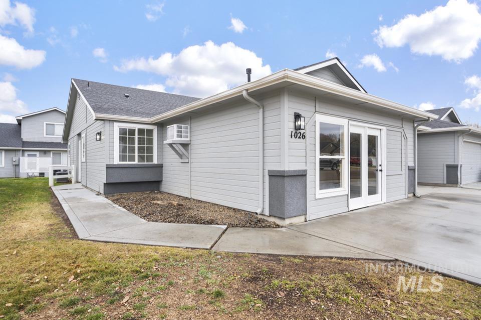 1026 E Hawaii, Nampa, Idaho 83686, 2 Bedrooms, 2 Bathrooms, Residential For Sale, Price $314,950,MLS 98969414