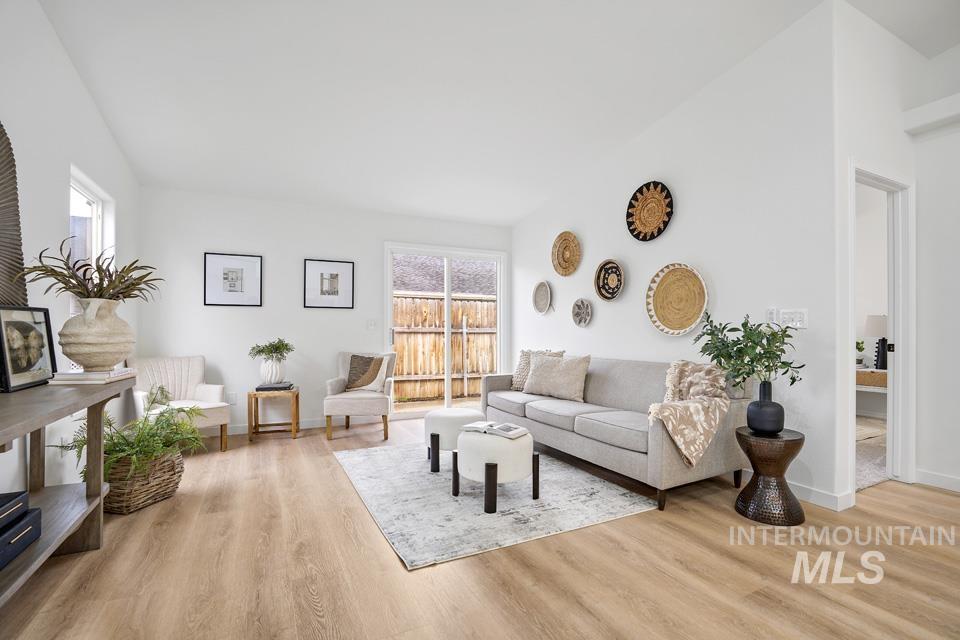 1026 E Hawaii, Nampa, Idaho 83686, 2 Bedrooms, 2 Bathrooms, Residential For Sale, Price $314,950,MLS 98969414