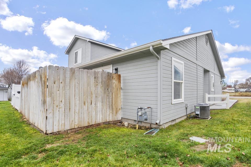 1026 E Hawaii, Nampa, Idaho 83686, 2 Bedrooms, 2 Bathrooms, Residential For Sale, Price $314,950,MLS 98969414