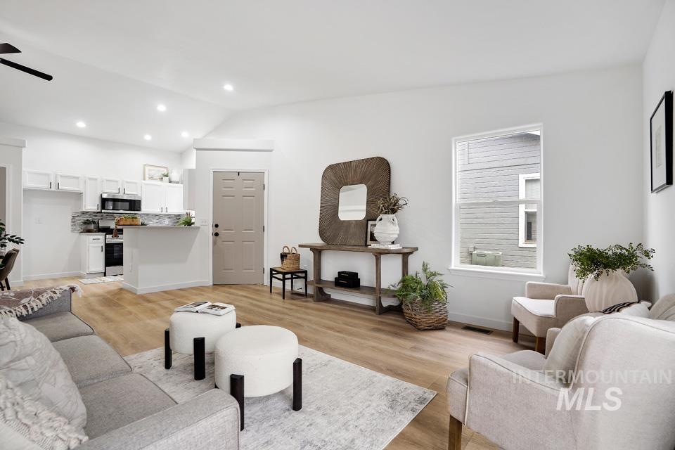 1026 E Hawaii, Nampa, Idaho 83686, 2 Bedrooms, 2 Bathrooms, Residential For Sale, Price $314,950,MLS 98969414