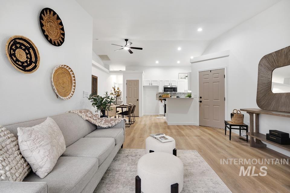 1026 E Hawaii, Nampa, Idaho 83686, 2 Bedrooms, 2 Bathrooms, Residential For Sale, Price $314,950,MLS 98969414