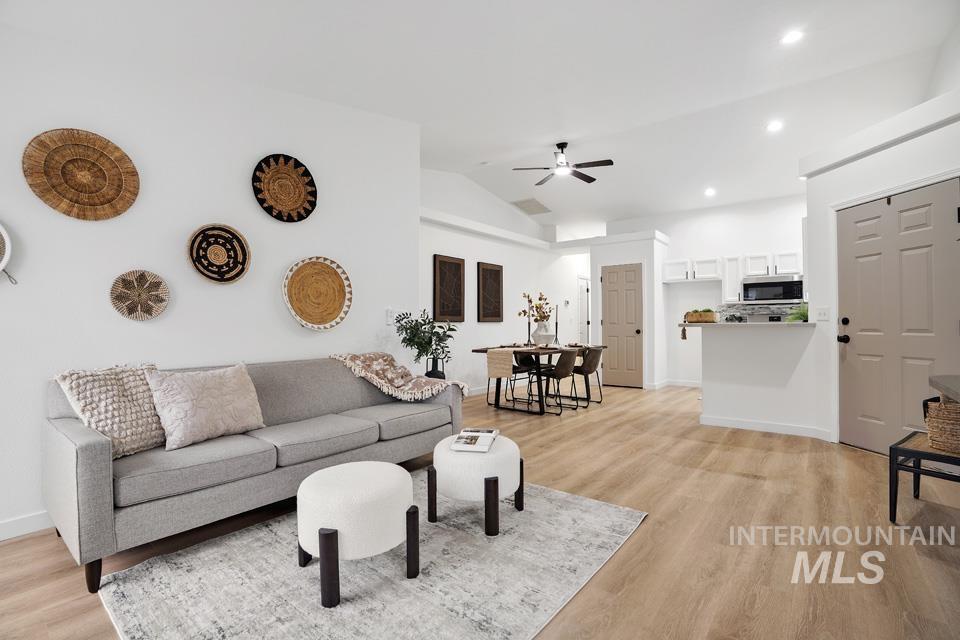 1026 E Hawaii, Nampa, Idaho 83686, 2 Bedrooms, 2 Bathrooms, Residential For Sale, Price $314,950,MLS 98969414