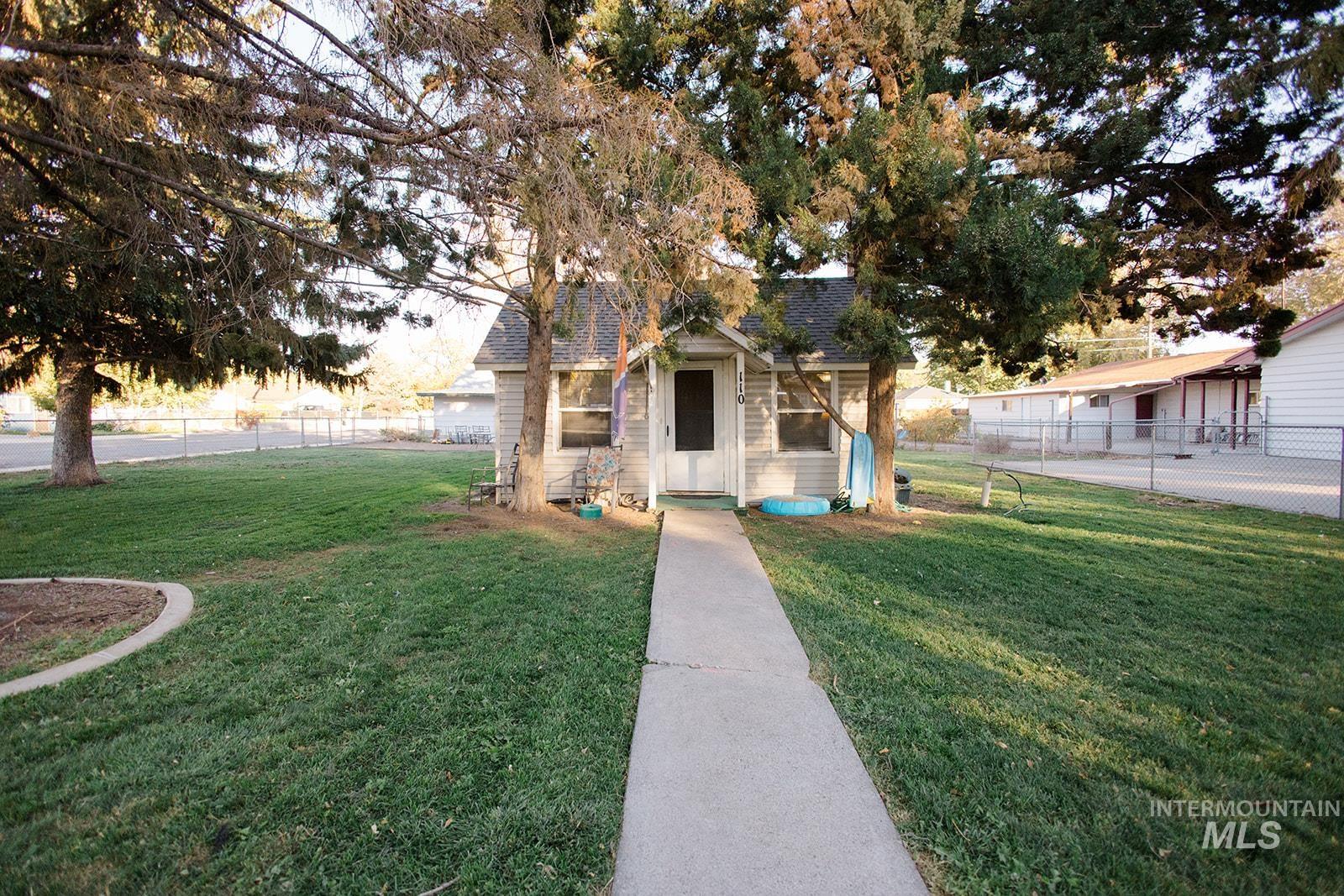 110 S 11th East, Mountain Home, Idaho 83647, 2 Bedrooms, 1 Bathroom, Residential For Sale, Price $200,000,MLS 98969418
