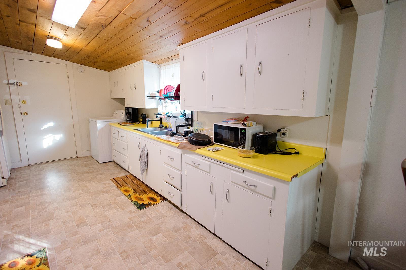 110 S 11th East, Mountain Home, Idaho 83647, 2 Bedrooms, 1 Bathroom, Residential For Sale, Price $200,000, 98969418