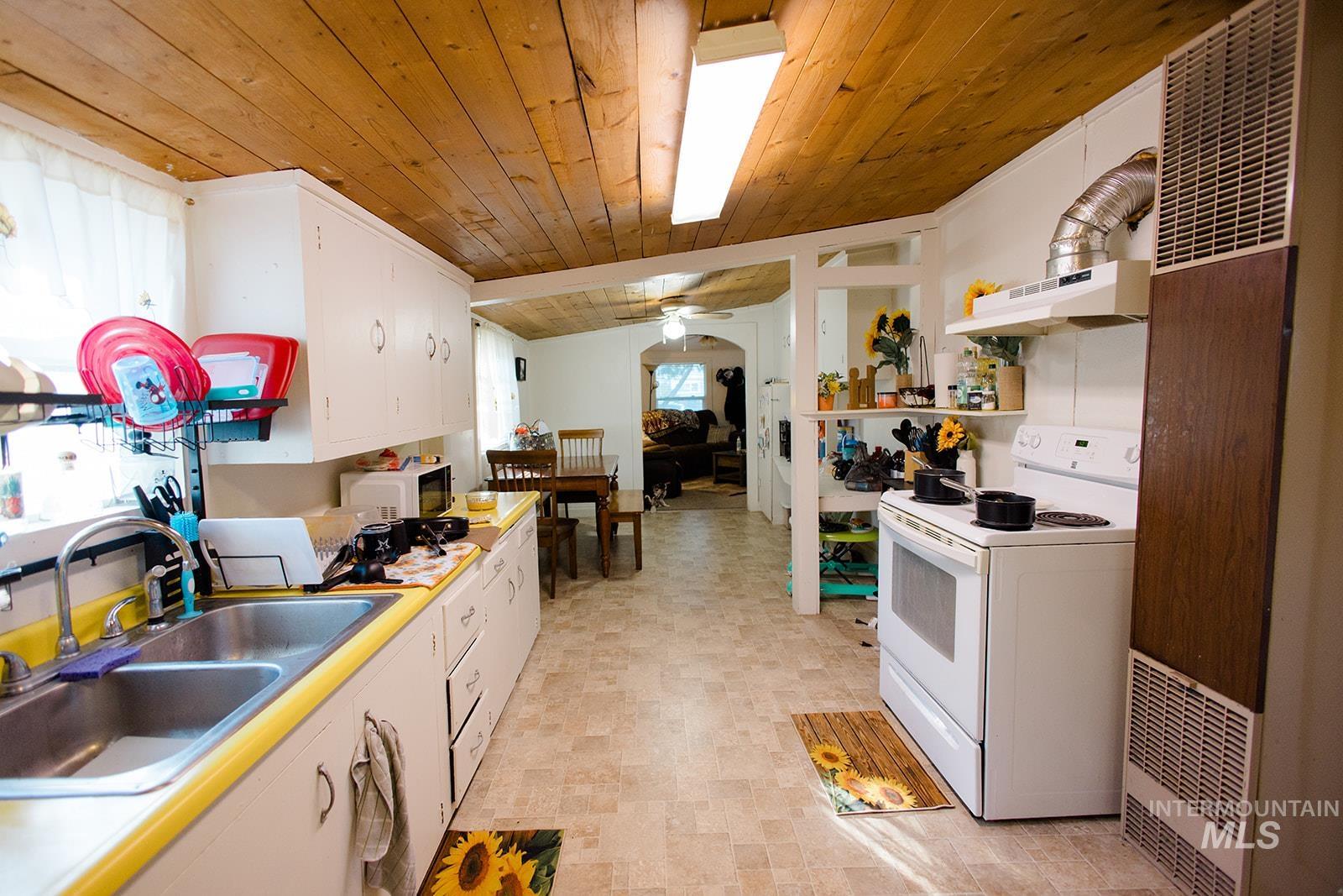 110 S 11th East, Mountain Home, Idaho 83647, 2 Bedrooms, 1 Bathroom, Residential For Sale, Price $200,000, 98969418