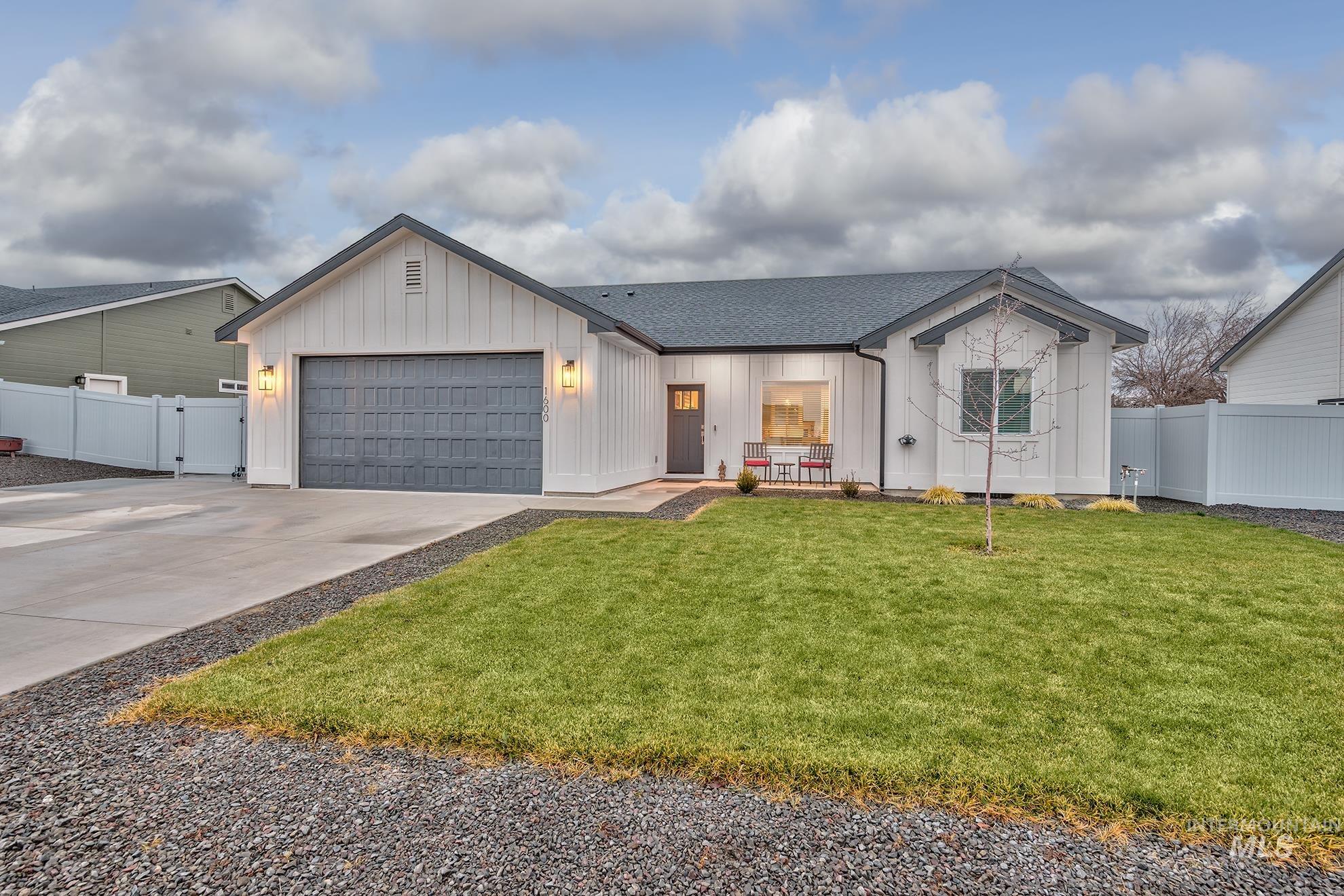 1600 Wagon Road, Weiser, Idaho 83672, 3 Bedrooms, 2 Bathrooms, Residential For Sale, Price $338,500,MLS 98969420