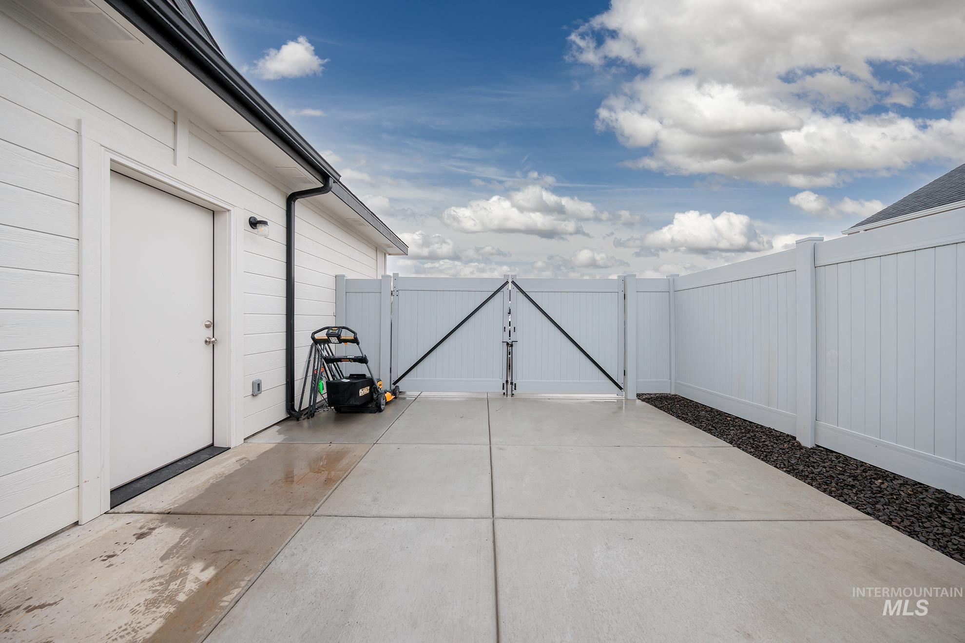 1600 Wagon Road, Weiser, Idaho 83672, 3 Bedrooms, 2 Bathrooms, Residential For Sale, Price $338,500,MLS 98969420