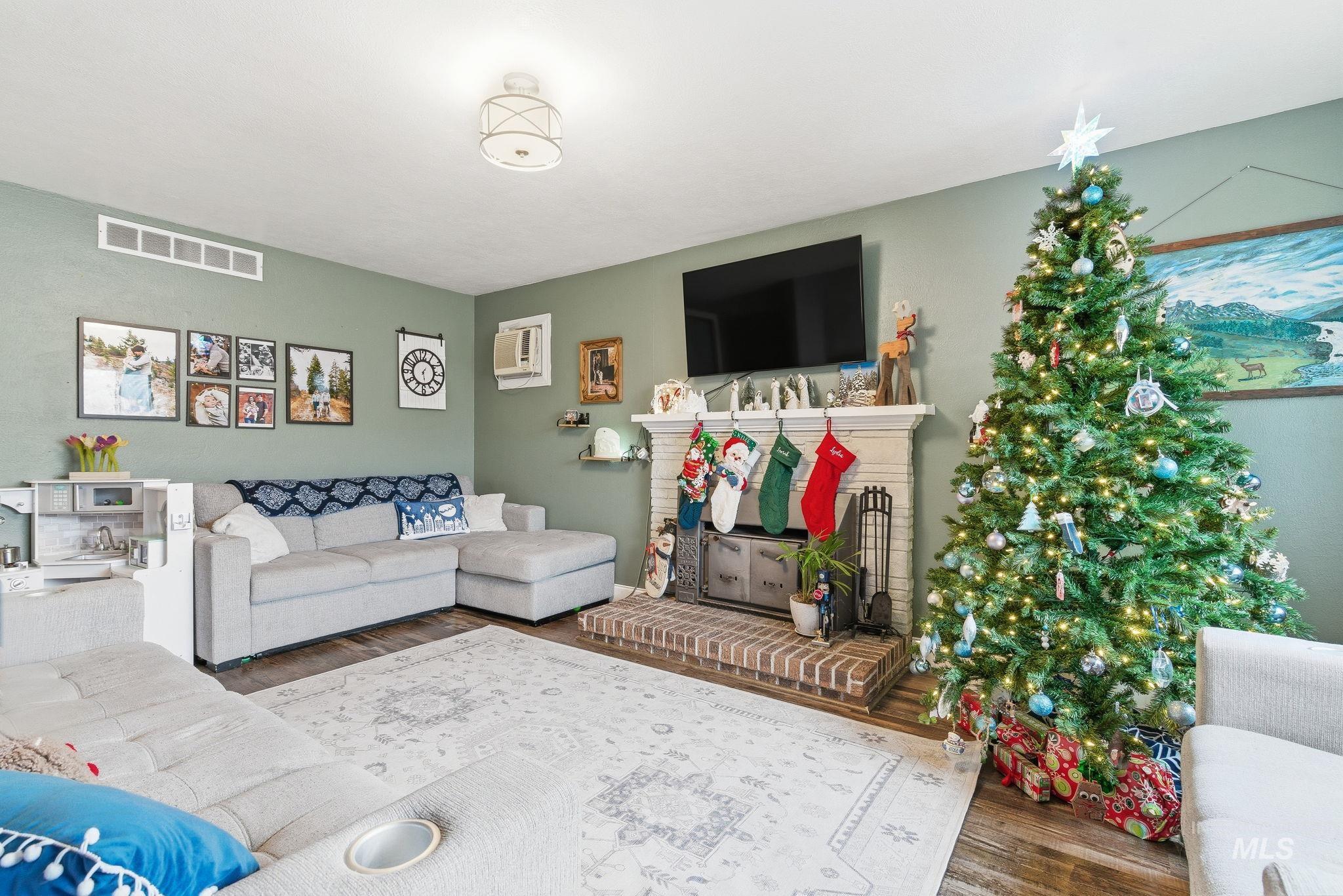 4426 W Clark Cir, Boise, Idaho 83705, 3 Bedrooms, 1.5 Bathrooms, Residential For Sale, Price $399,000,MLS 98969421