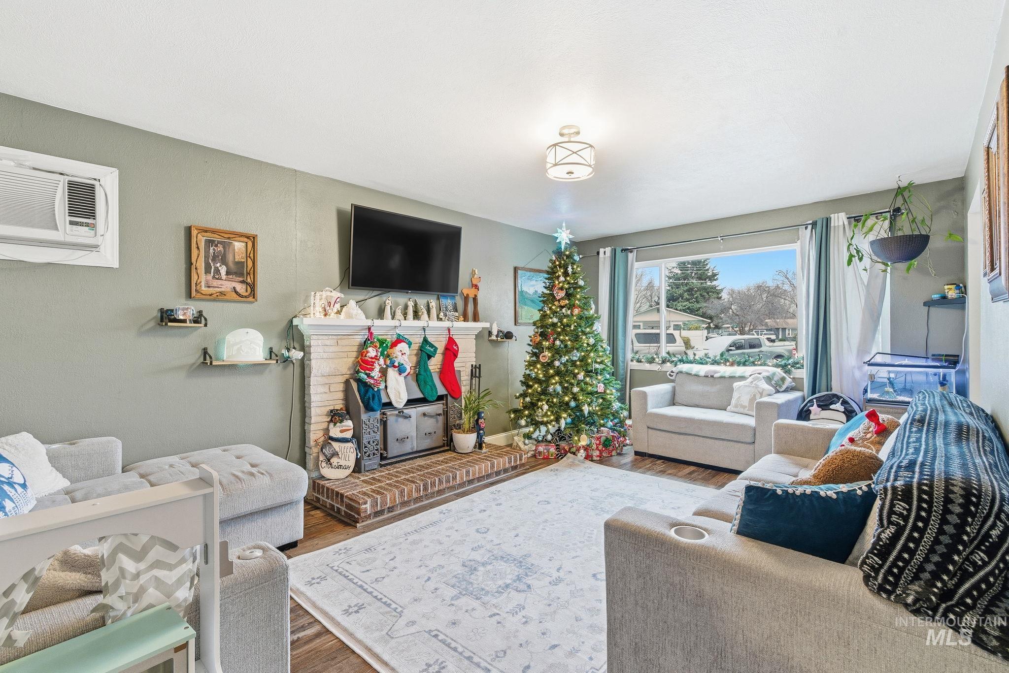 4426 W Clark Cir, Boise, Idaho 83705, 3 Bedrooms, 1.5 Bathrooms, Residential For Sale, Price $399,000,MLS 98969421