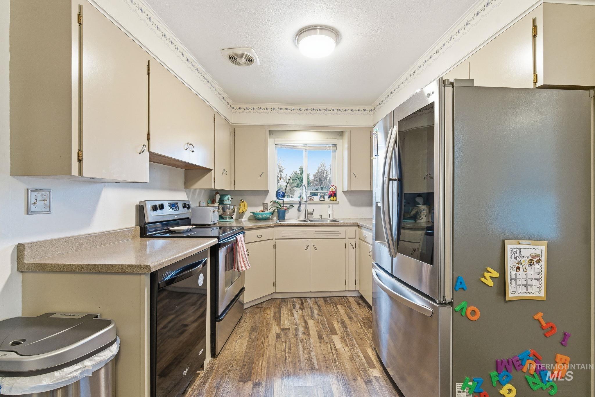 4426 W Clark Cir, Boise, Idaho 83705, 3 Bedrooms, 1.5 Bathrooms, Residential For Sale, Price $399,000,MLS 98969421