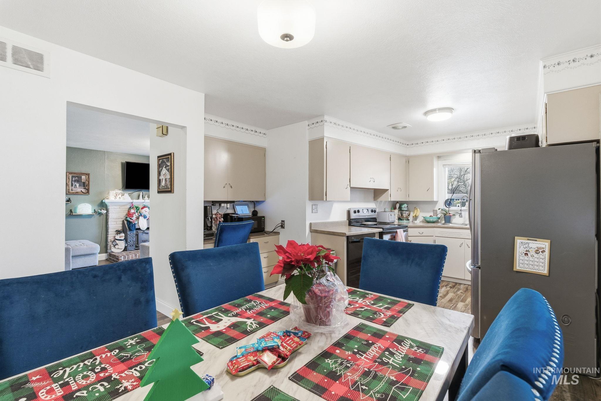 4426 W Clark Cir, Boise, Idaho 83705, 3 Bedrooms, 1.5 Bathrooms, Residential For Sale, Price $399,000,MLS 98969421