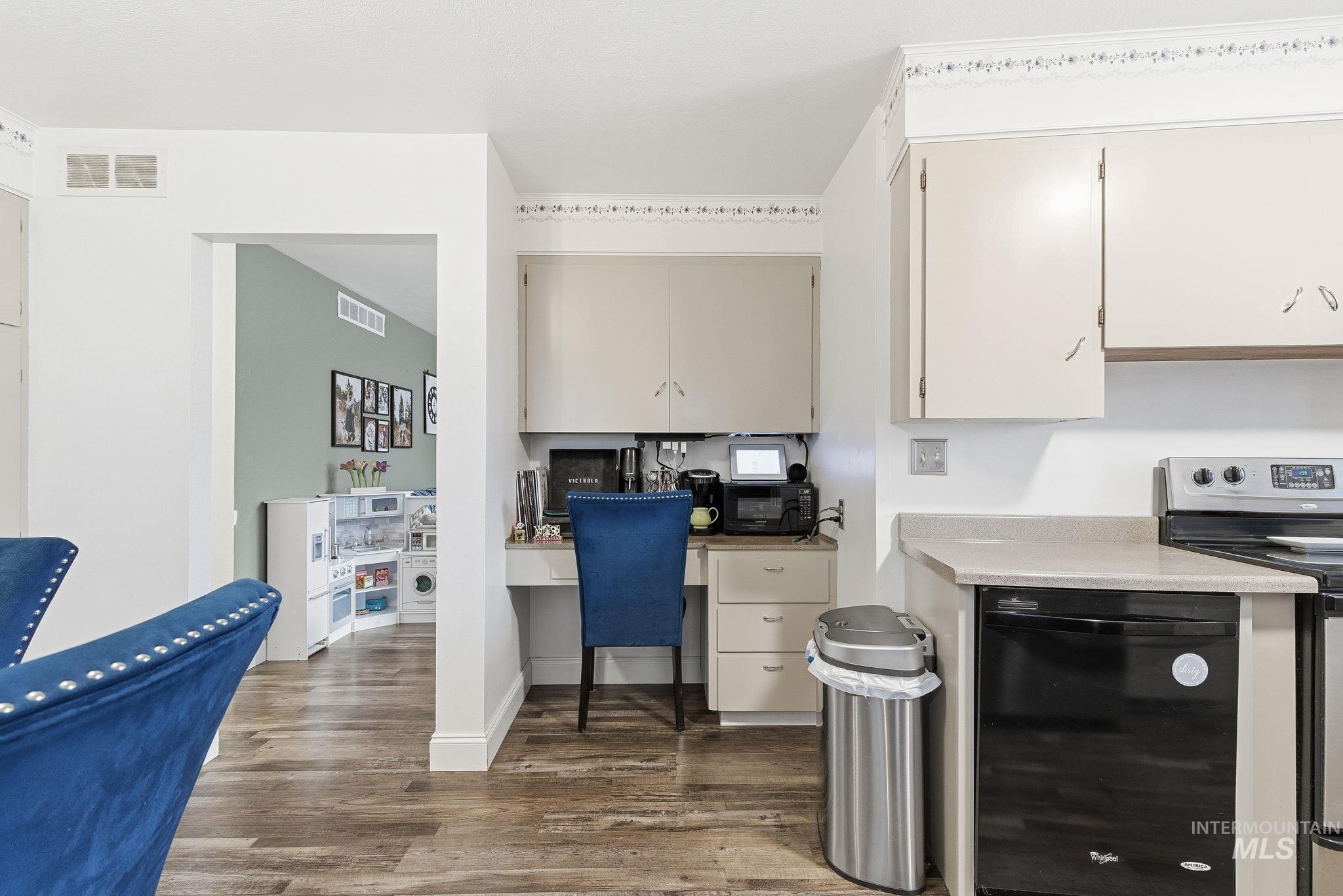 4426 W Clark Cir, Boise, Idaho 83705, 3 Bedrooms, 1.5 Bathrooms, Residential For Sale, Price $399,000,MLS 98969421