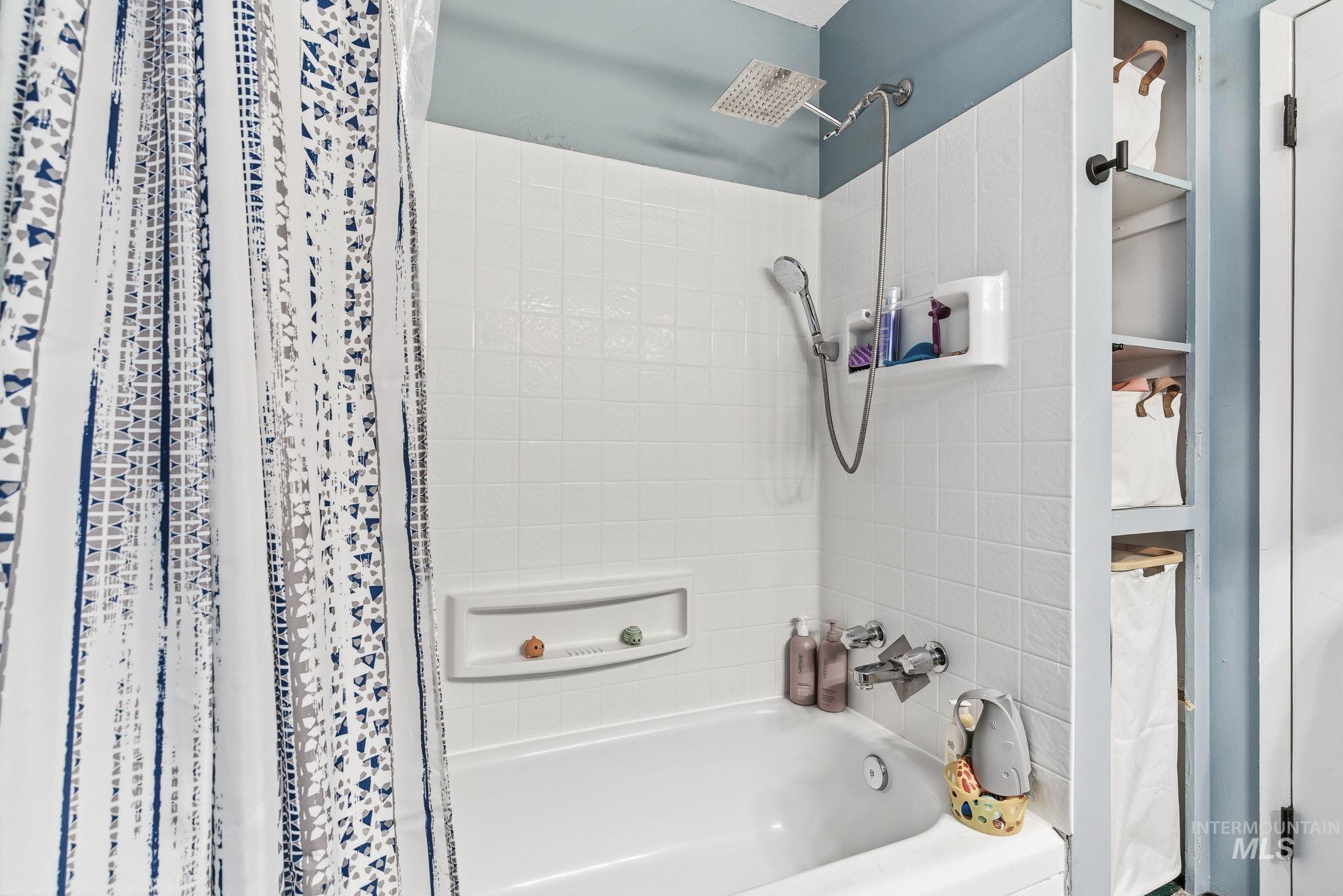 4426 W Clark Cir, Boise, Idaho 83705, 3 Bedrooms, 1.5 Bathrooms, Residential For Sale, Price $399,000,MLS 98969421