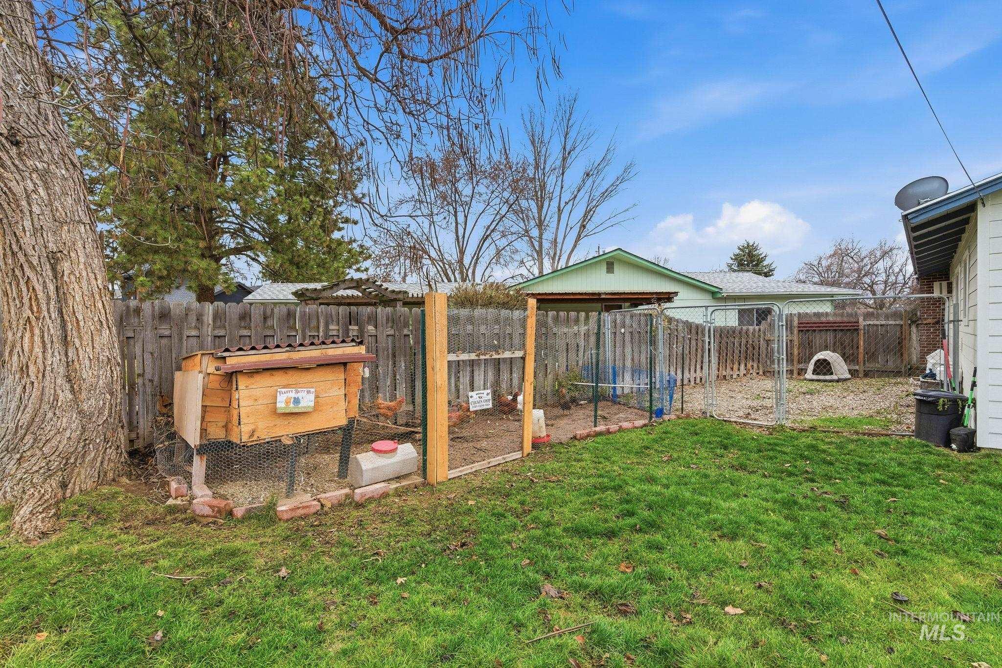 4426 W Clark Cir, Boise, Idaho 83705, 3 Bedrooms, 1.5 Bathrooms, Residential For Sale, Price $399,000,MLS 98969421