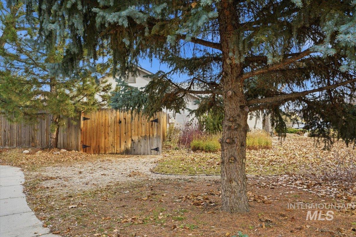 2488 E E Tiger Lily Dr, Boise, Idaho 83716, 3 Bedrooms, 2 Bathrooms, Residential For Sale, Price $499,900,MLS 98969424