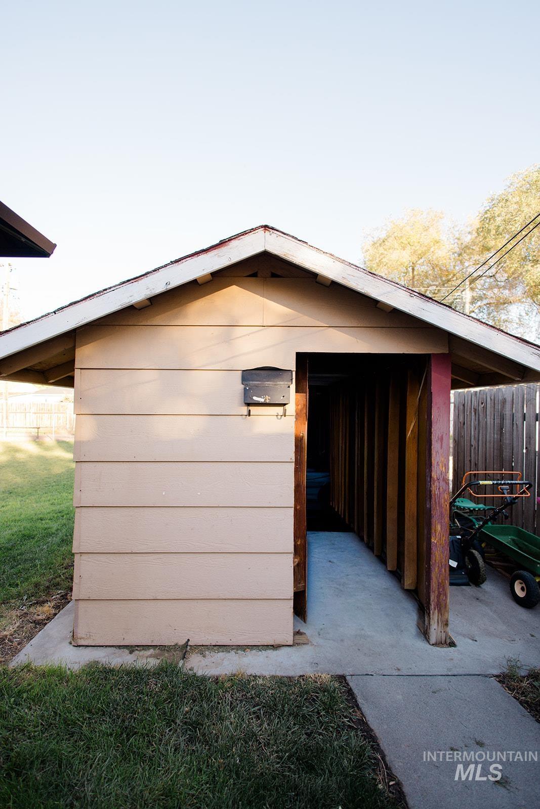 160 S 11th East, Mountain Home, Idaho 83647, 4 Bedrooms, 1 Bathroom, Residential For Sale, Price $265,000,MLS 98969425