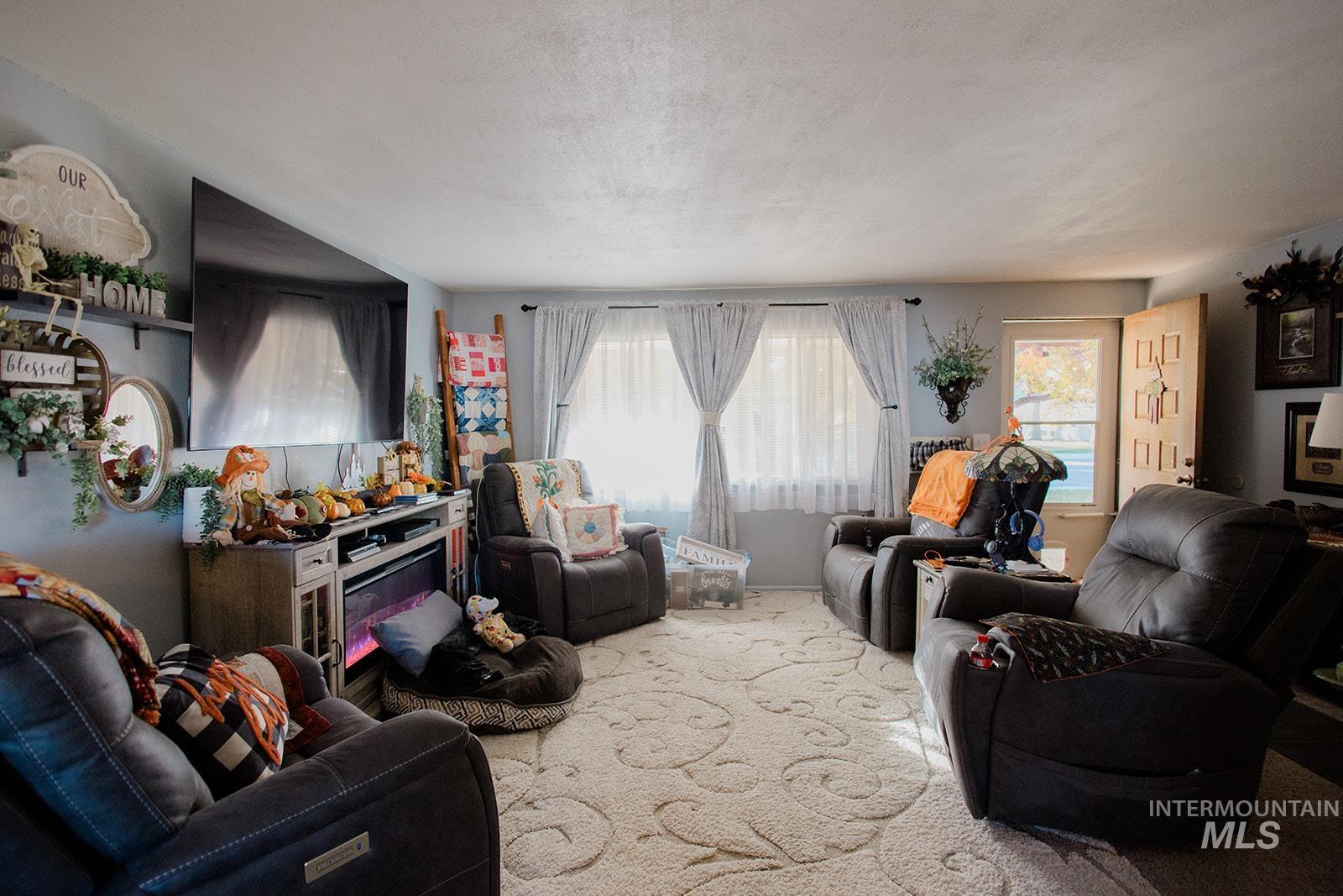 160 S 11th East, Mountain Home, Idaho 83647, 4 Bedrooms, 1 Bathroom, Residential For Sale, Price $265,000,MLS 98969425