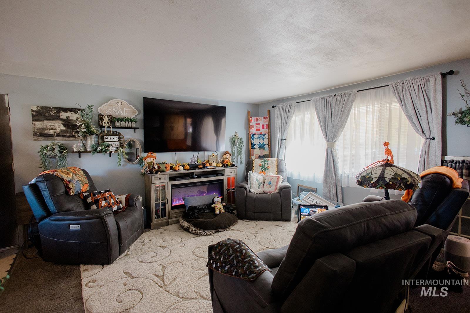 160 S 11th East, Mountain Home, Idaho 83647, 4 Bedrooms, 1 Bathroom, Residential For Sale, Price $265,000,MLS 98969425