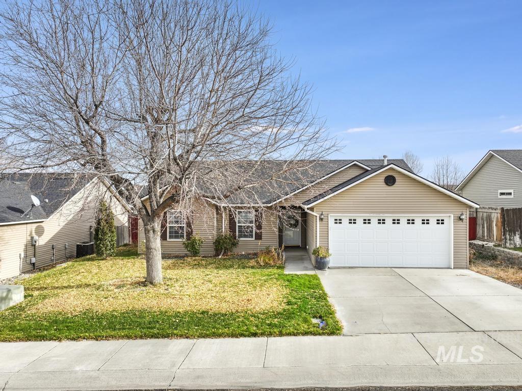 1567 Dana St., Twin Falls, Idaho 83301, 4 Bedrooms, 2 Bathrooms, Residential For Sale, Price $359,000,MLS 98969426