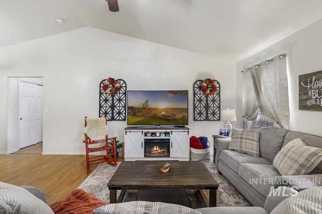 1567 Dana St., Twin Falls, Idaho 83301, 4 Bedrooms, 2 Bathrooms, Residential For Sale, Price $359,000,MLS 98969426